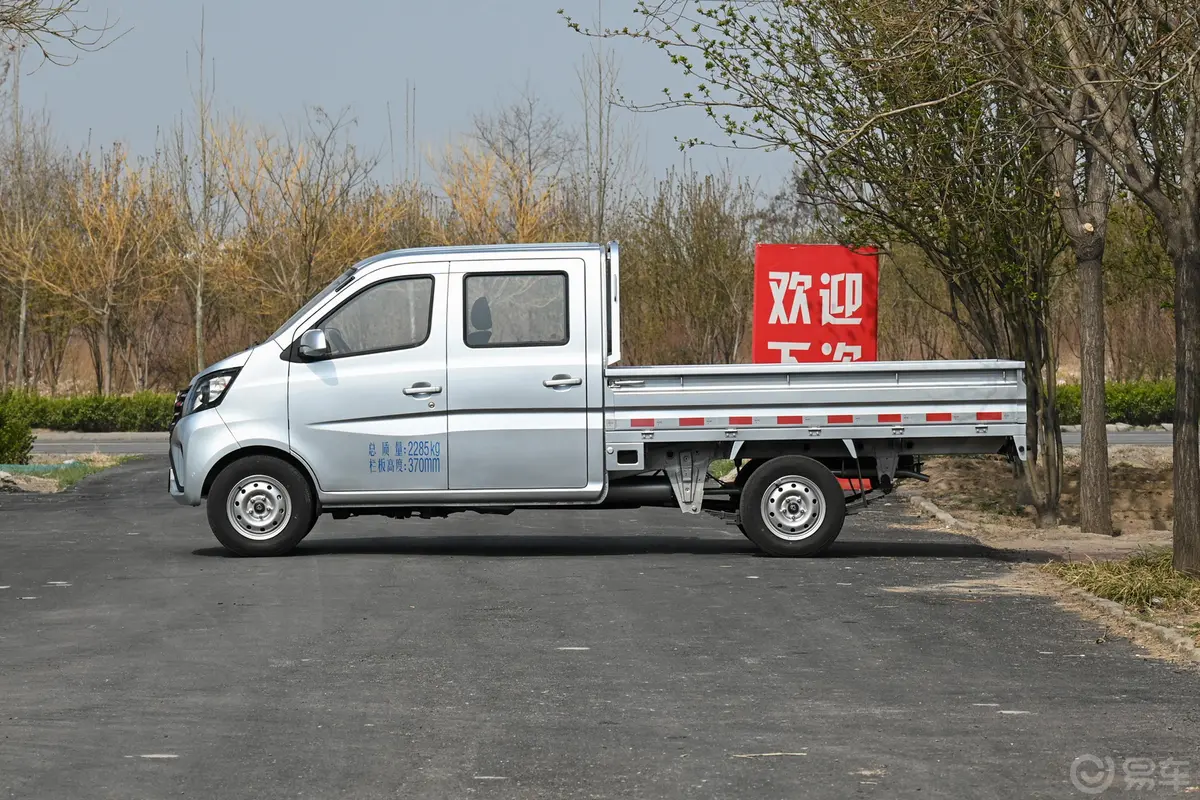 长安星卡1.5L 双排2.26米载货汽车舒适型正侧车头向左水平