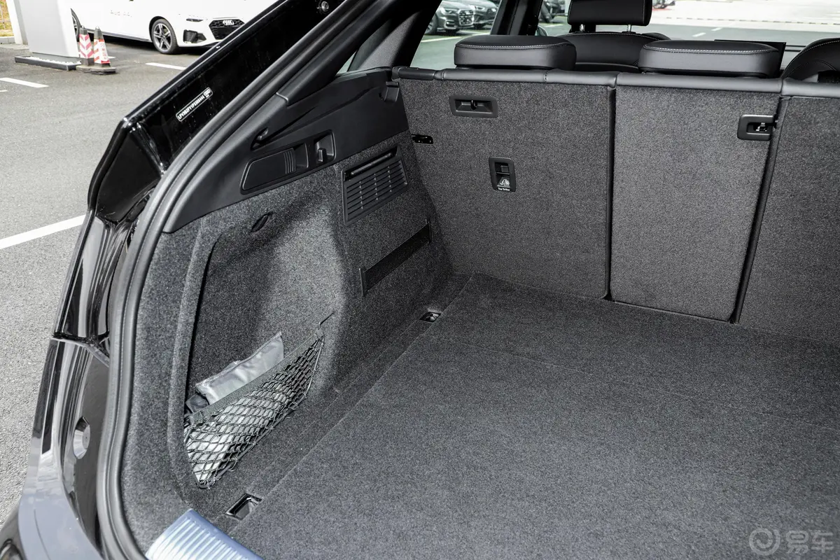 奥迪Q5L Sportback改款 40 TFSI 豪华型后备厢