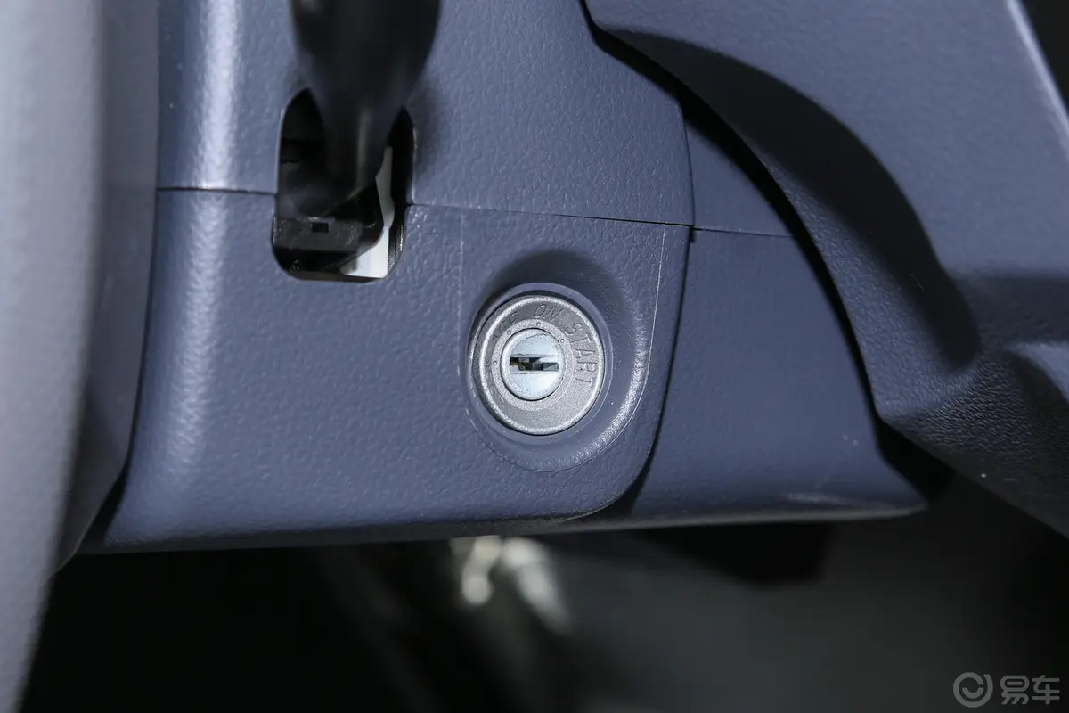 金杯小海狮X301.5L 货车超享型无空调版 2/5座钥匙孔或一键启动按键