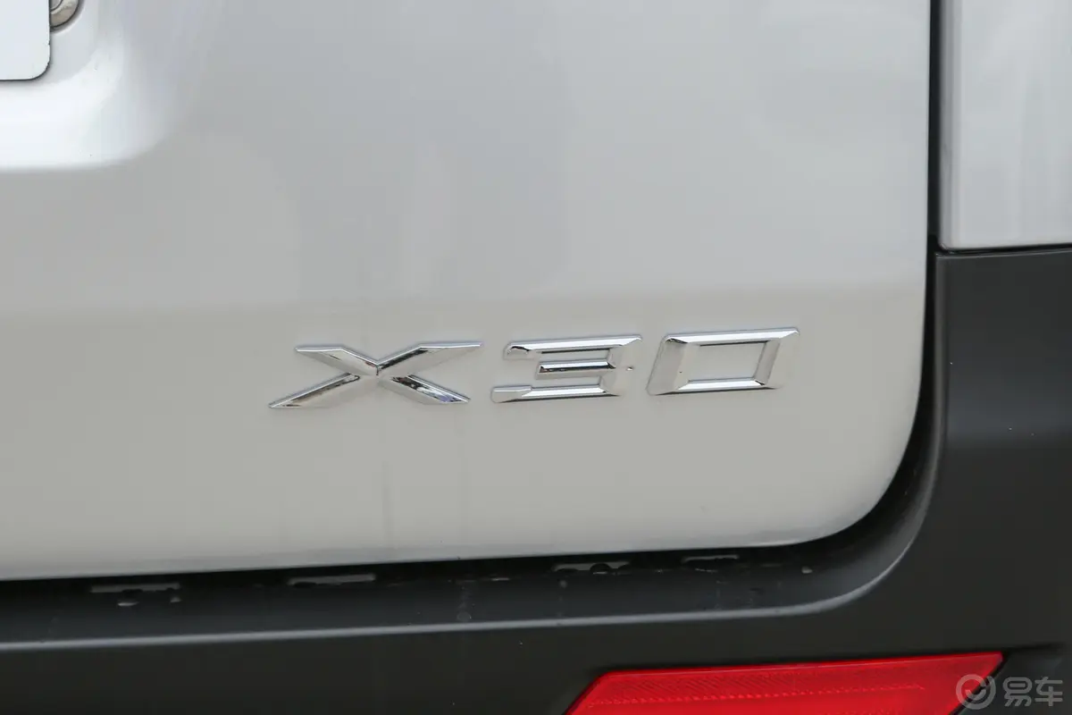 金杯小海狮X301.5L 客车超享型无空调版 5/6/7座外观细节