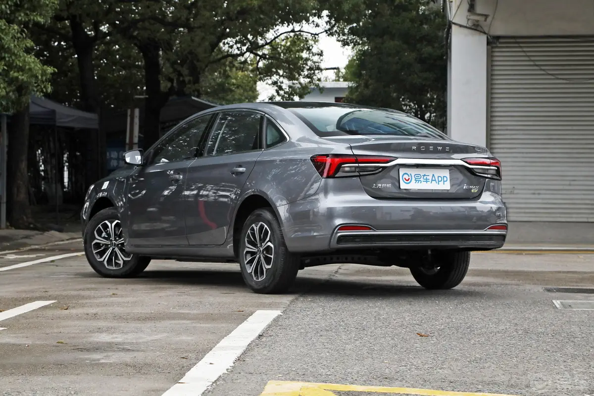 荣威i6 MAX EV502km 500天幕尊享版侧后45度车头向左水平