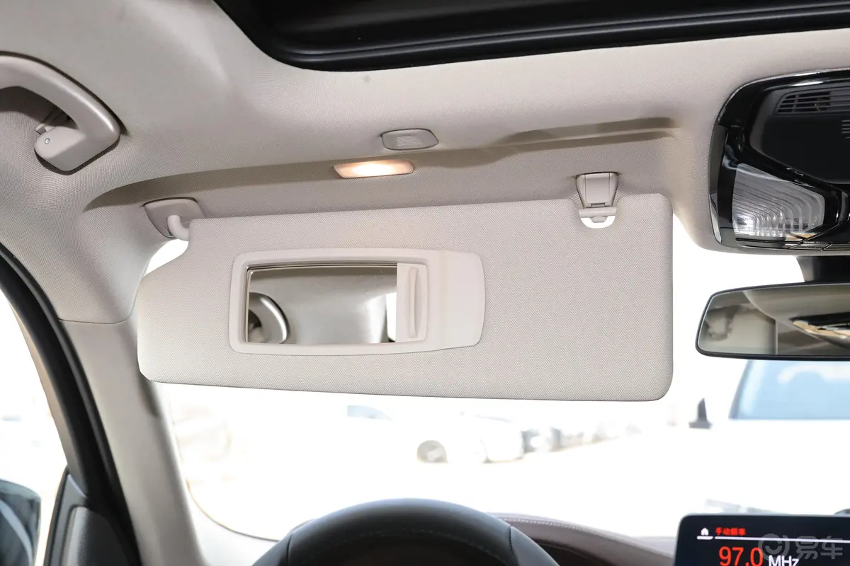 宝马5系530Li xDrive 豪华套装驾驶位遮阳板