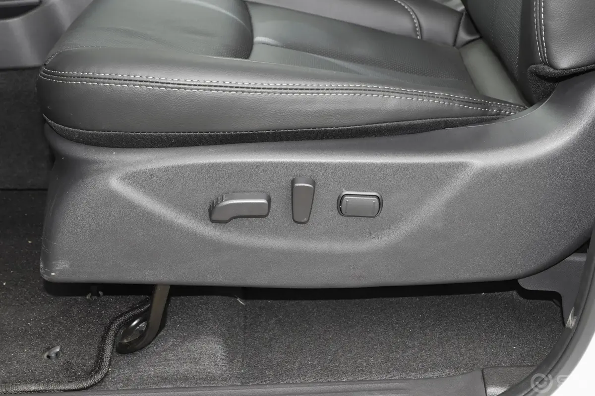 纳瓦拉2.5L 自动四驱尊贵型主驾座椅调节