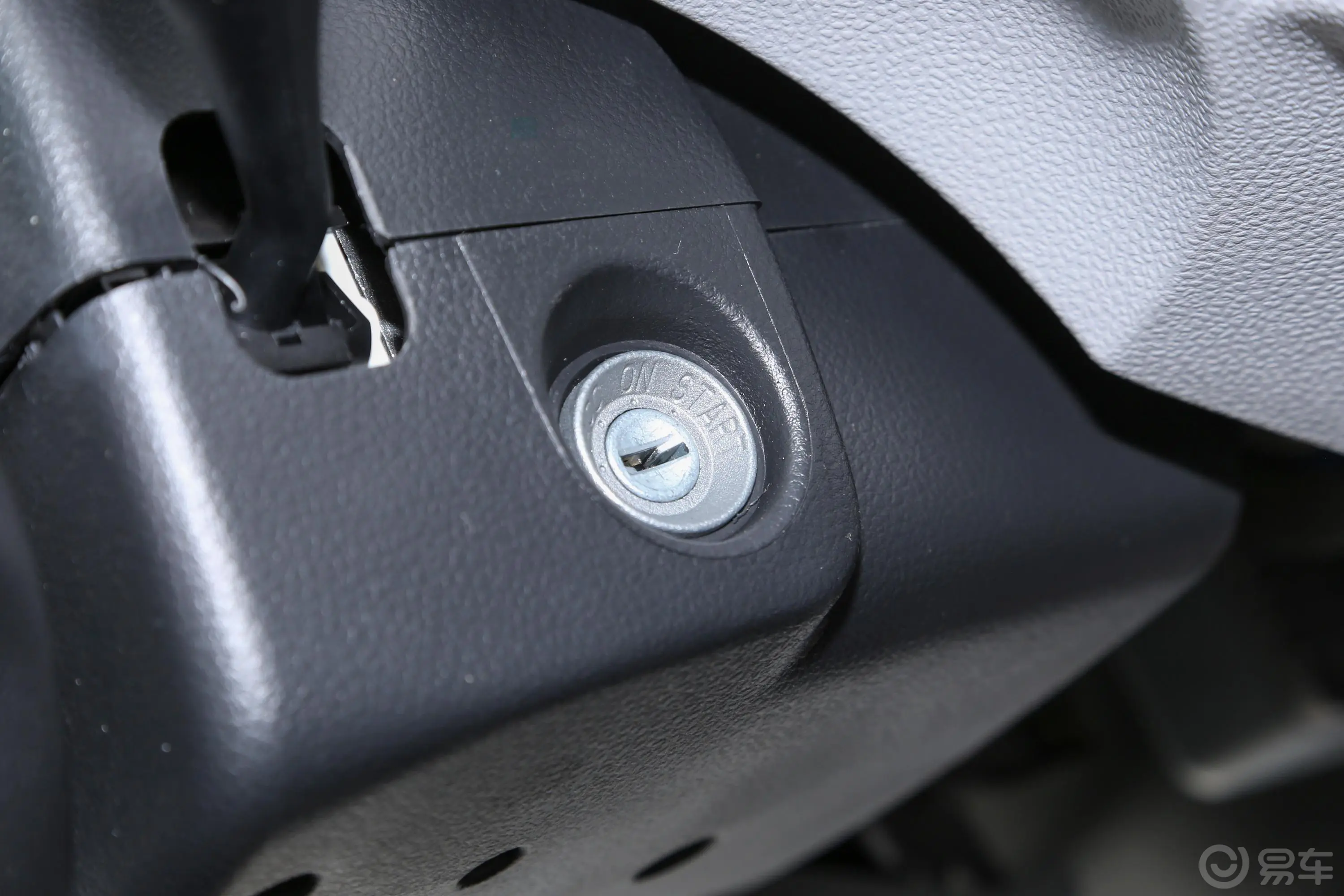 新海狮S1.5L 厢货财富空调版 2/5座钥匙孔或一键启动按键