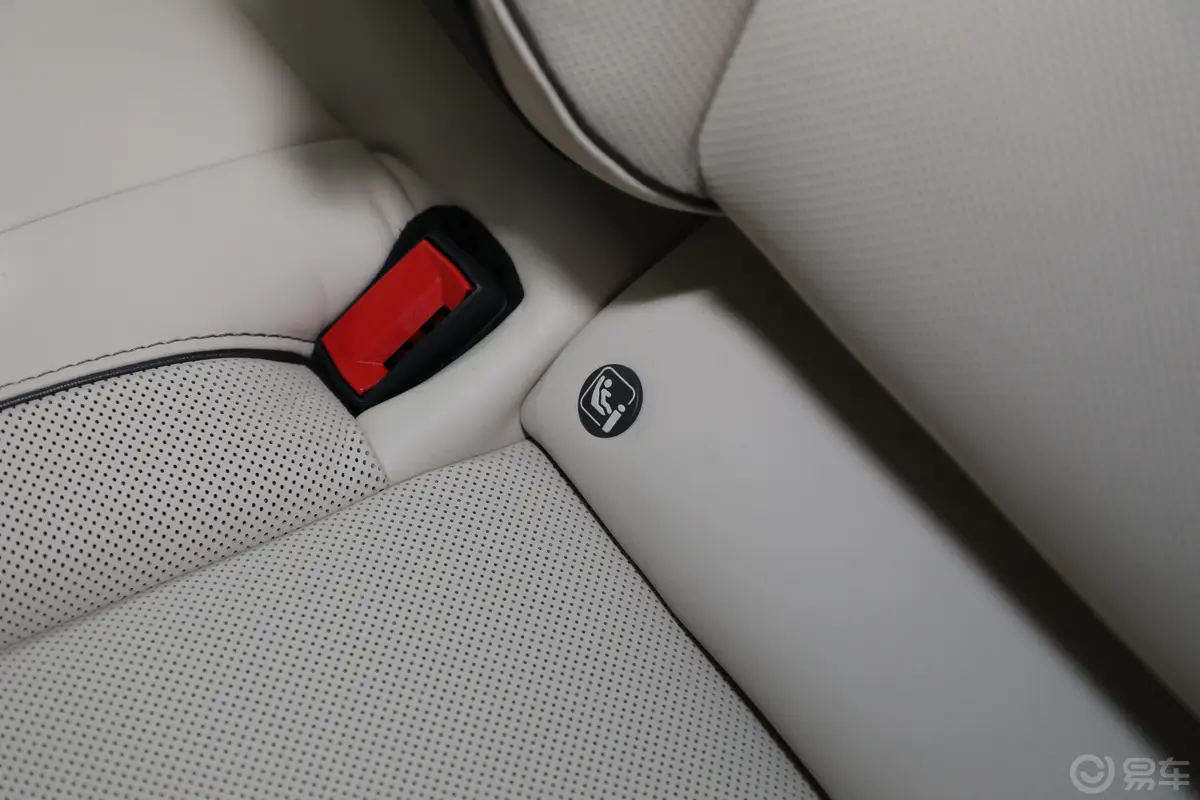 Model S672km Plaid版  三电机全轮驱动儿童座椅接口