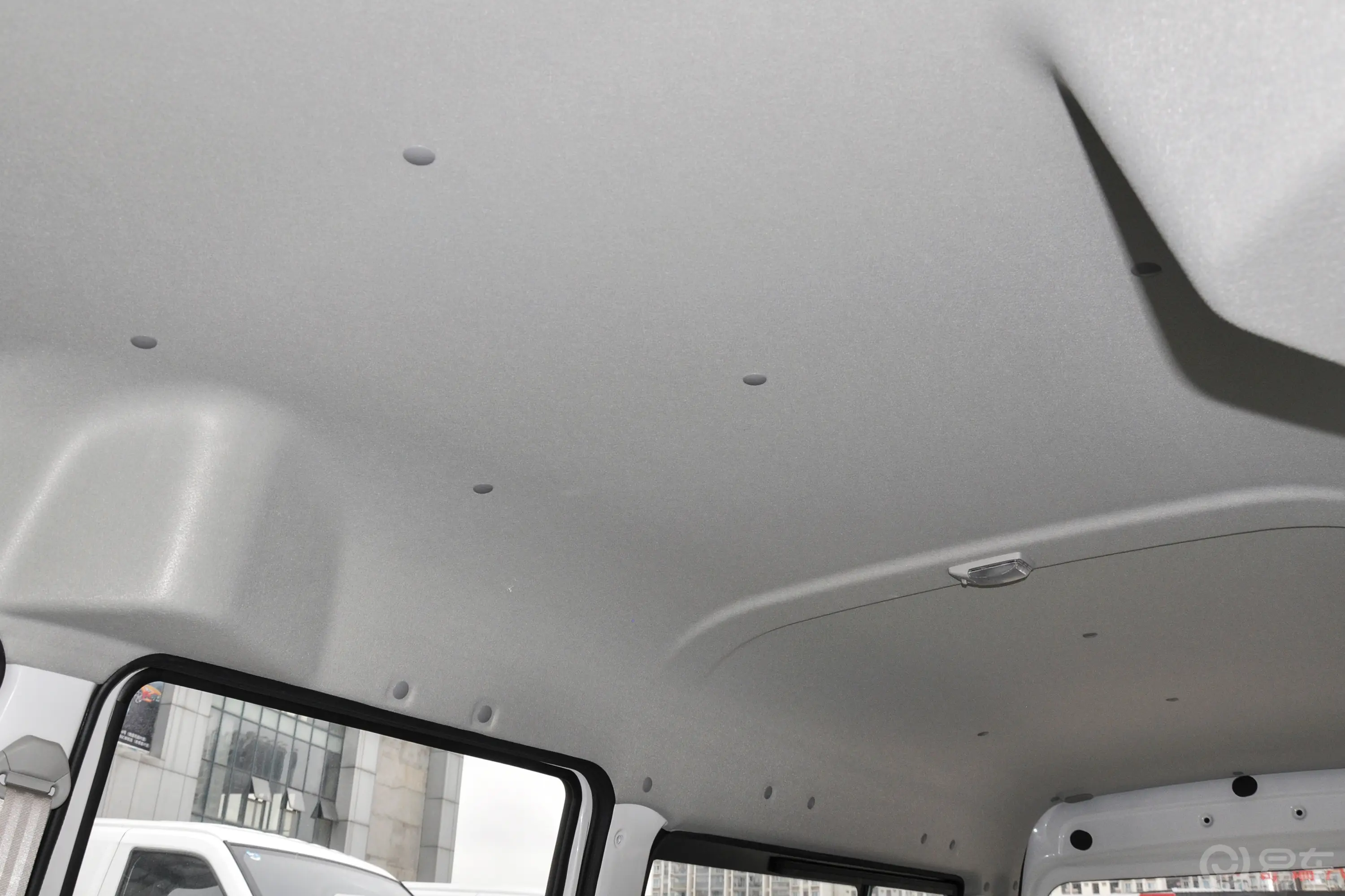 金杯新海狮X30L1.5L 客车超享无空调版 5/6/7座天窗内拍关闭