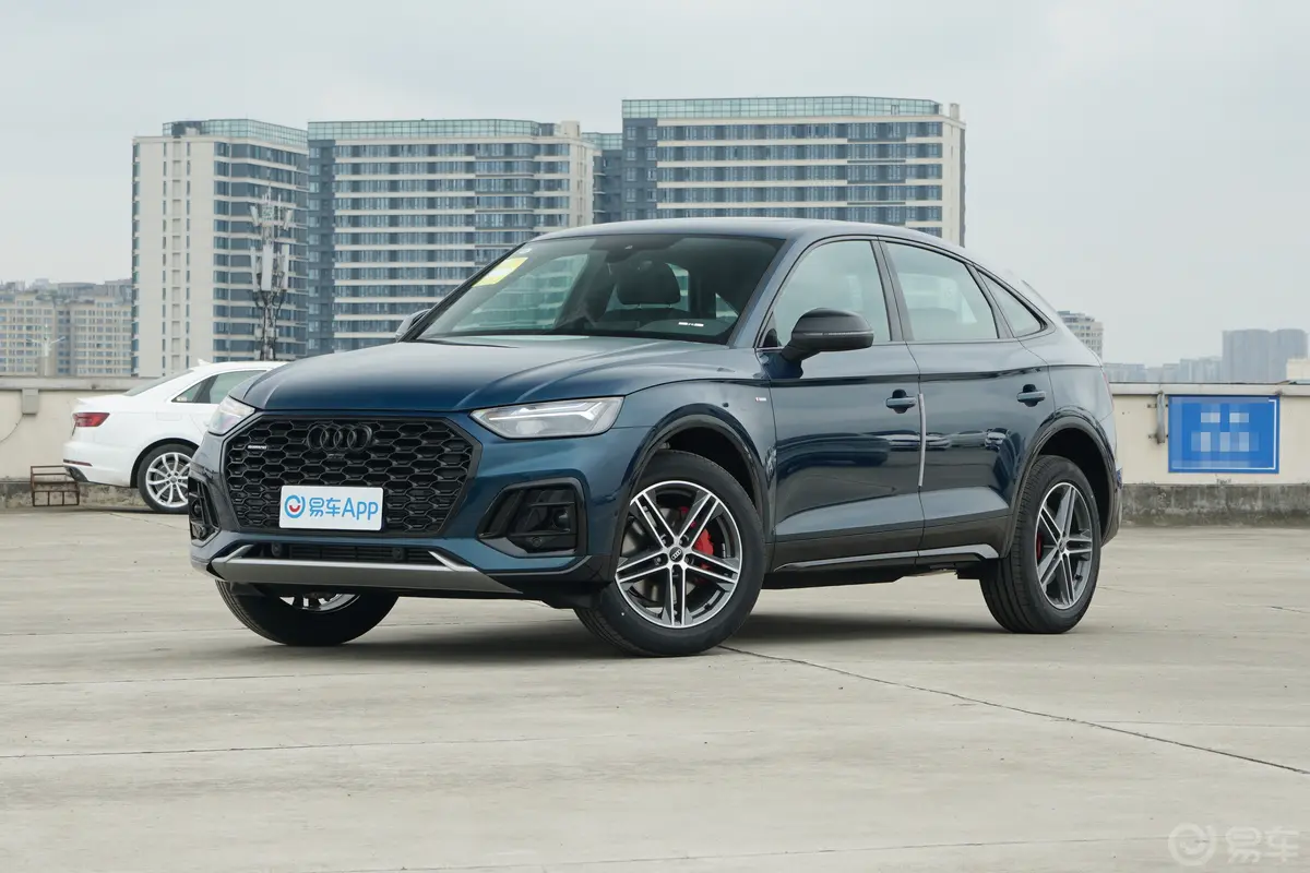 奥迪Q5L Sportback改款 40 TFSI 时尚型侧前45度车头向左水平