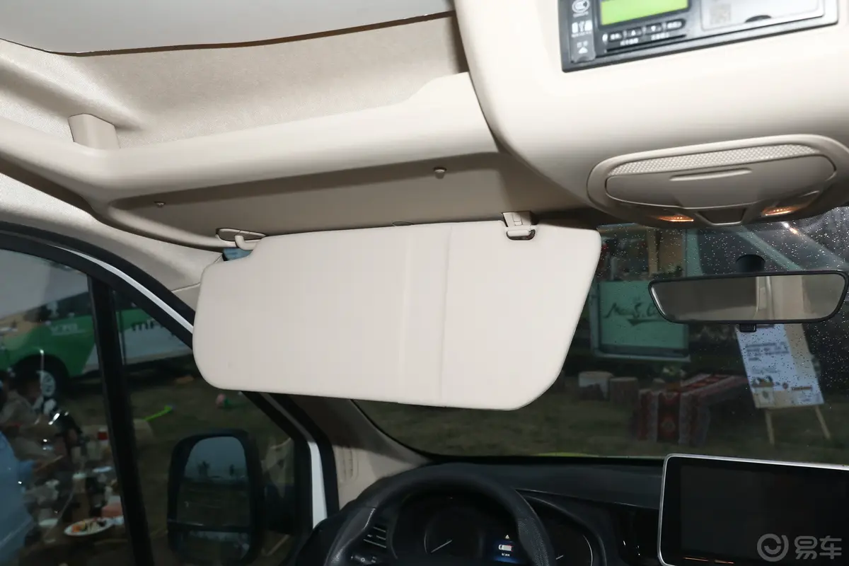 新途V90定制版 2.0T 宜动生活家驾驶位遮阳板