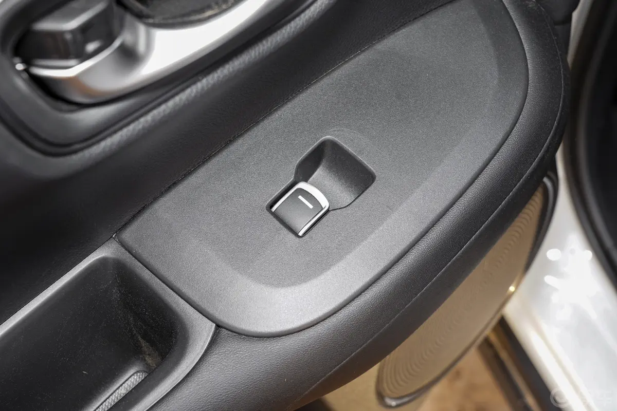 ZR-V 致在1.5T 科技版后车窗调节