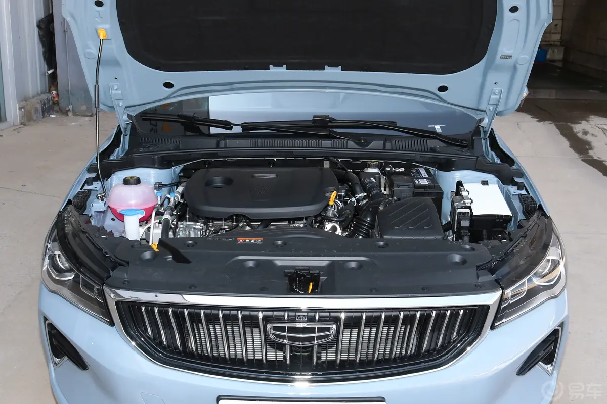 帝豪冠军款 1.5L CVT旗舰型发动机舱整体