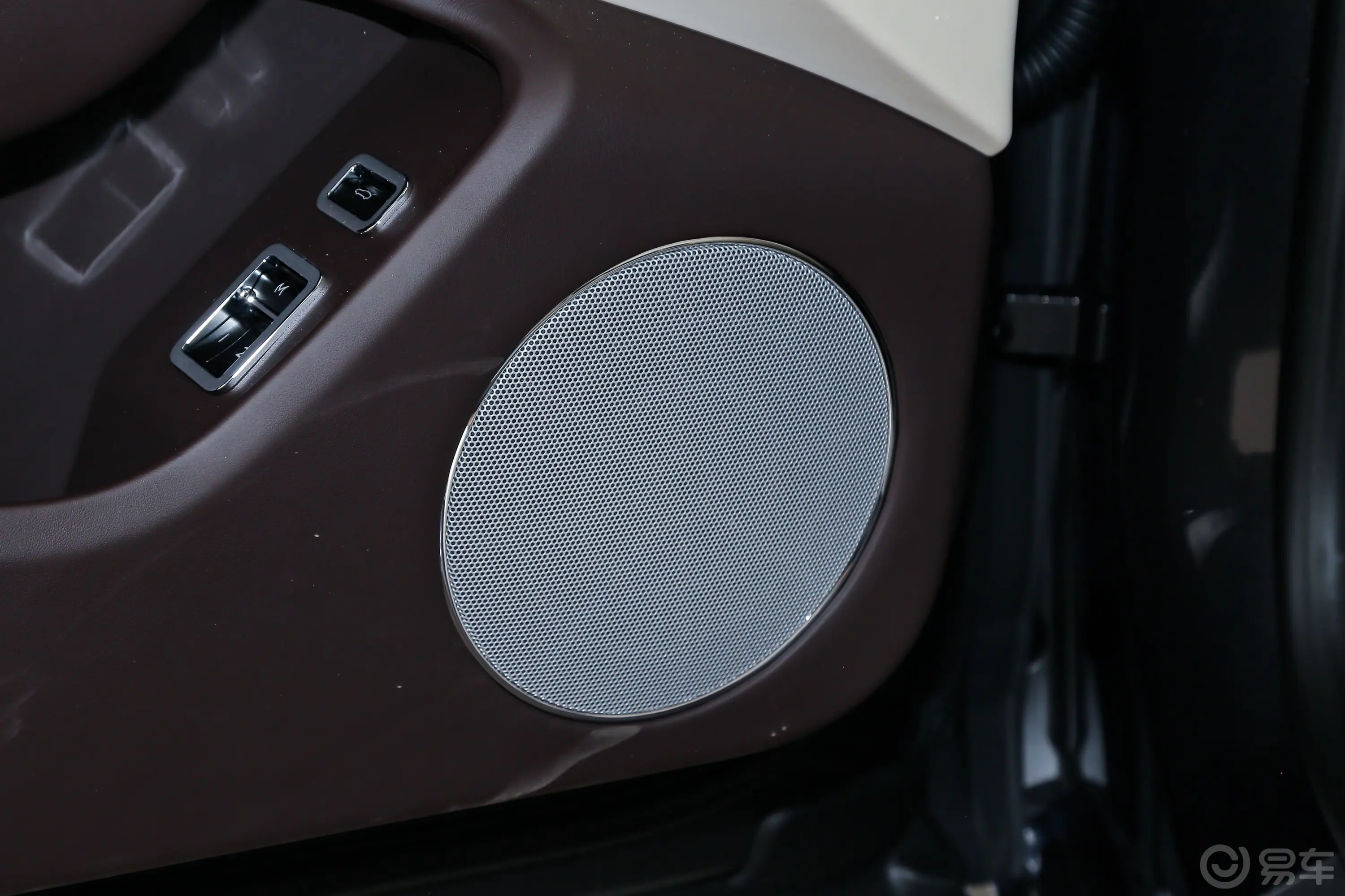 飞驰4.0T V8 标准版音响和品牌