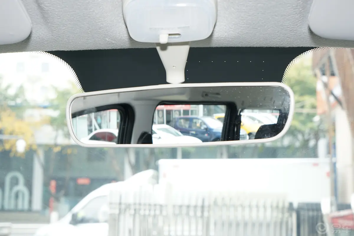 金海狮M经典工程狮 1.5L 客车 7座内后视镜