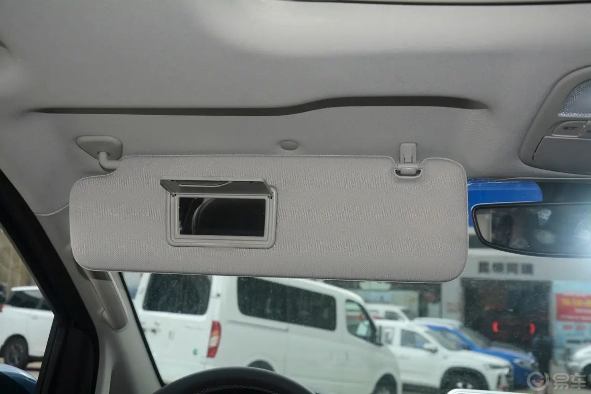 大通G20PLUS 2.0T 自动尊雅版 汽油驾驶位遮阳板