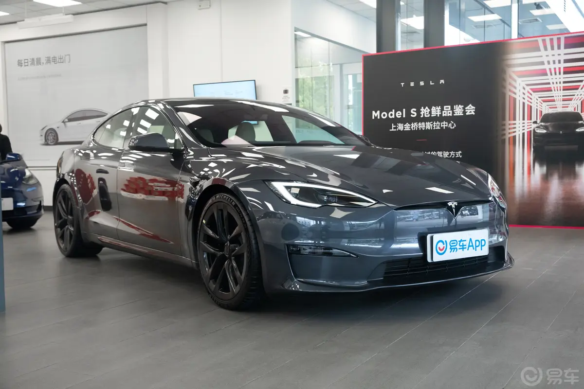 Model S715km 双电机全轮驱动前轮毂造型