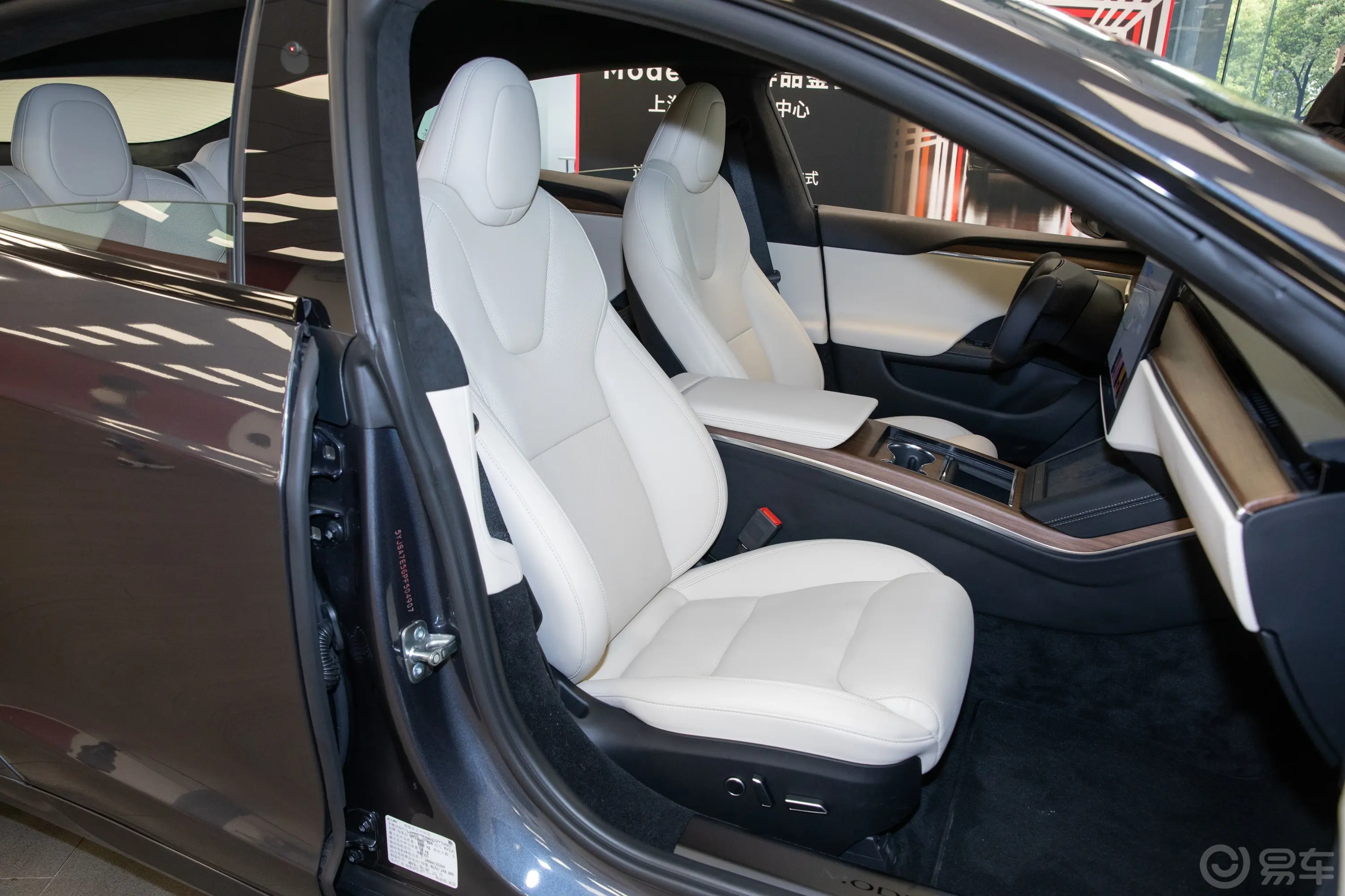 Model S715km 双电机全轮驱动副驾驶座椅