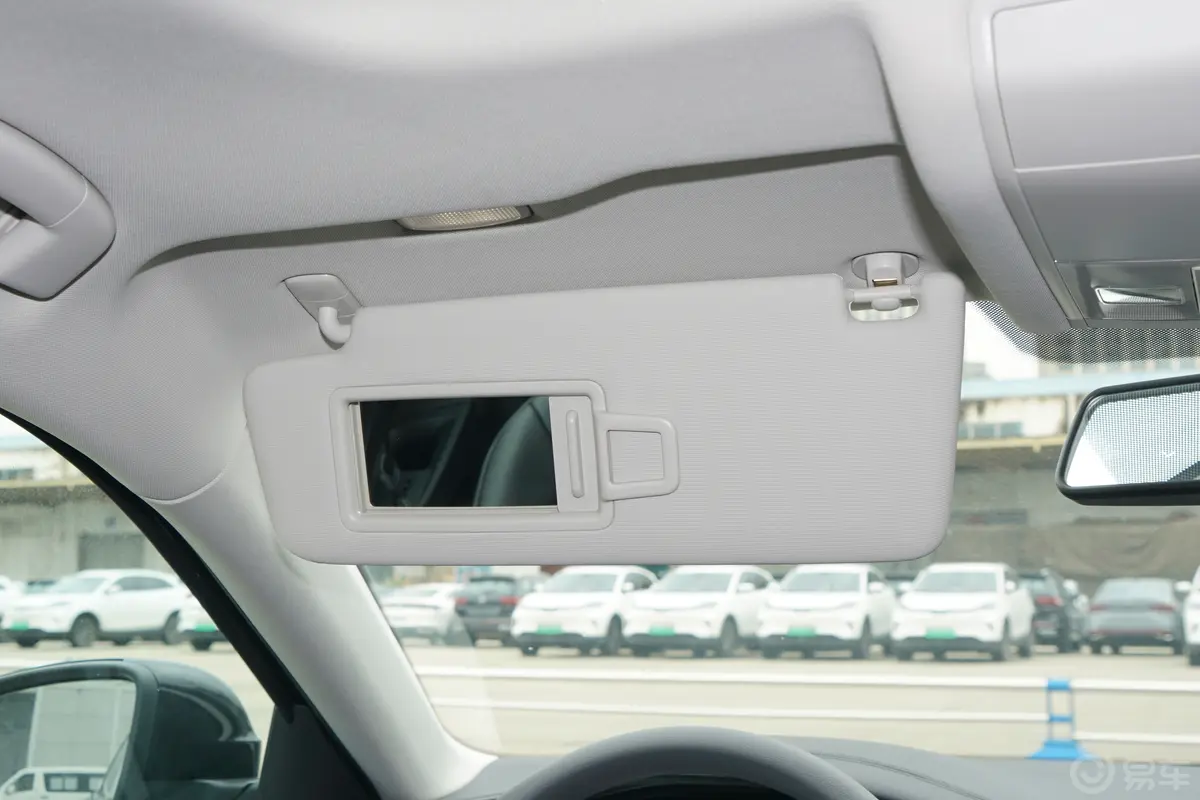 帕萨特改款 280TSI 商务版驾驶位遮阳板