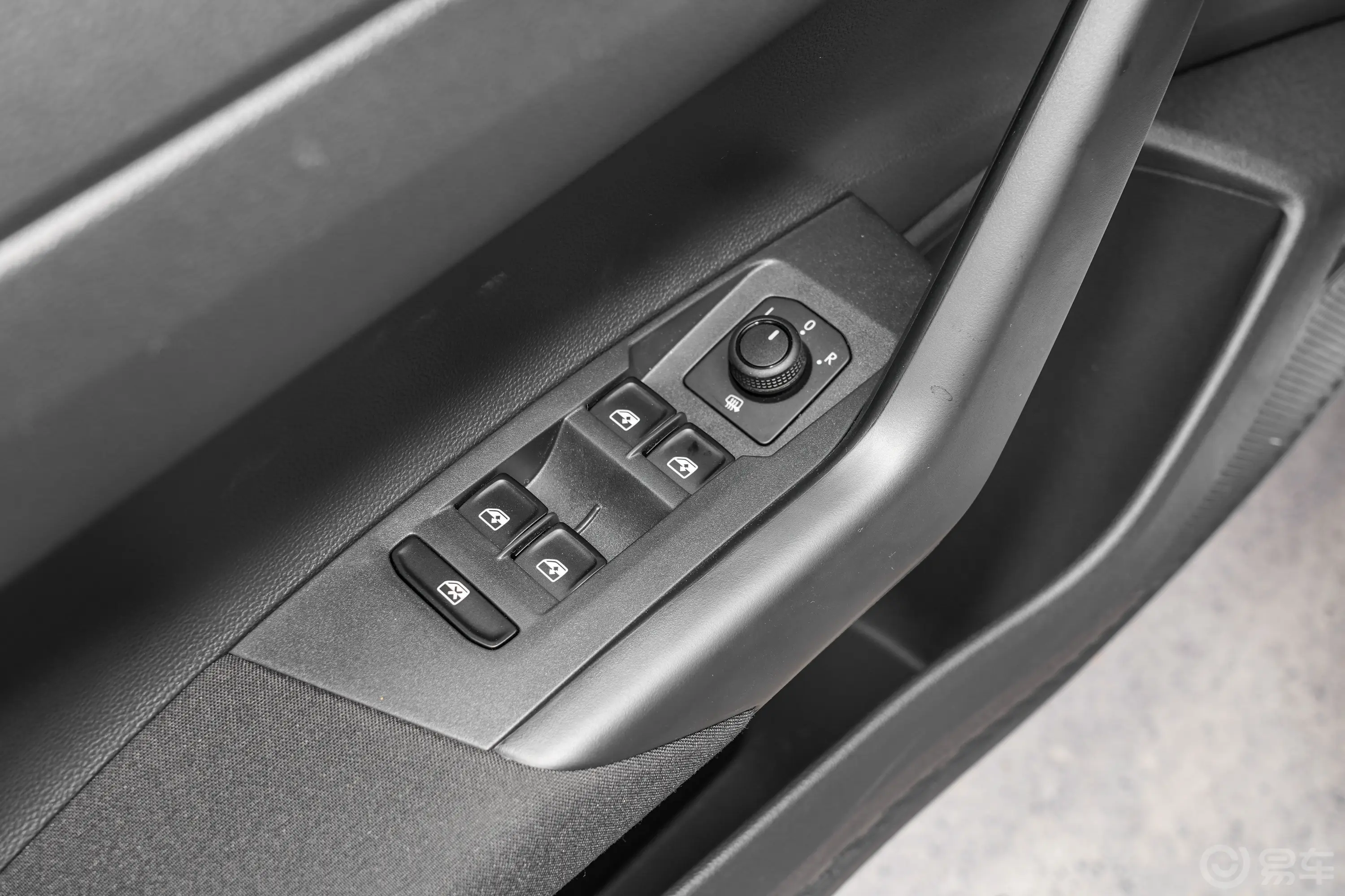Polo改款 Plus 1.5L 自动纵情乐活版车窗调节整体