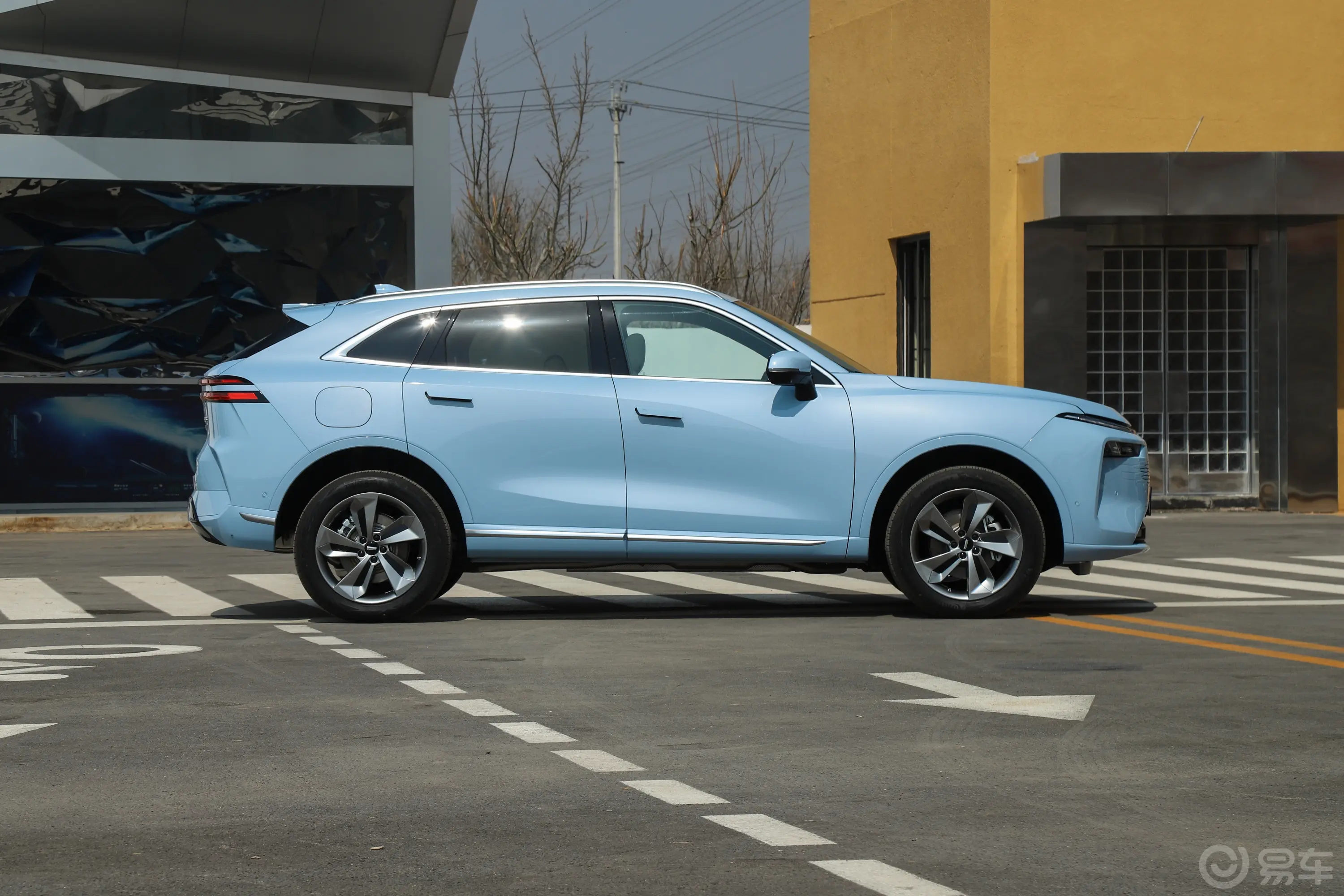 摩卡PHEV1.5T 215km 两驱长续航版正侧车头向右水平