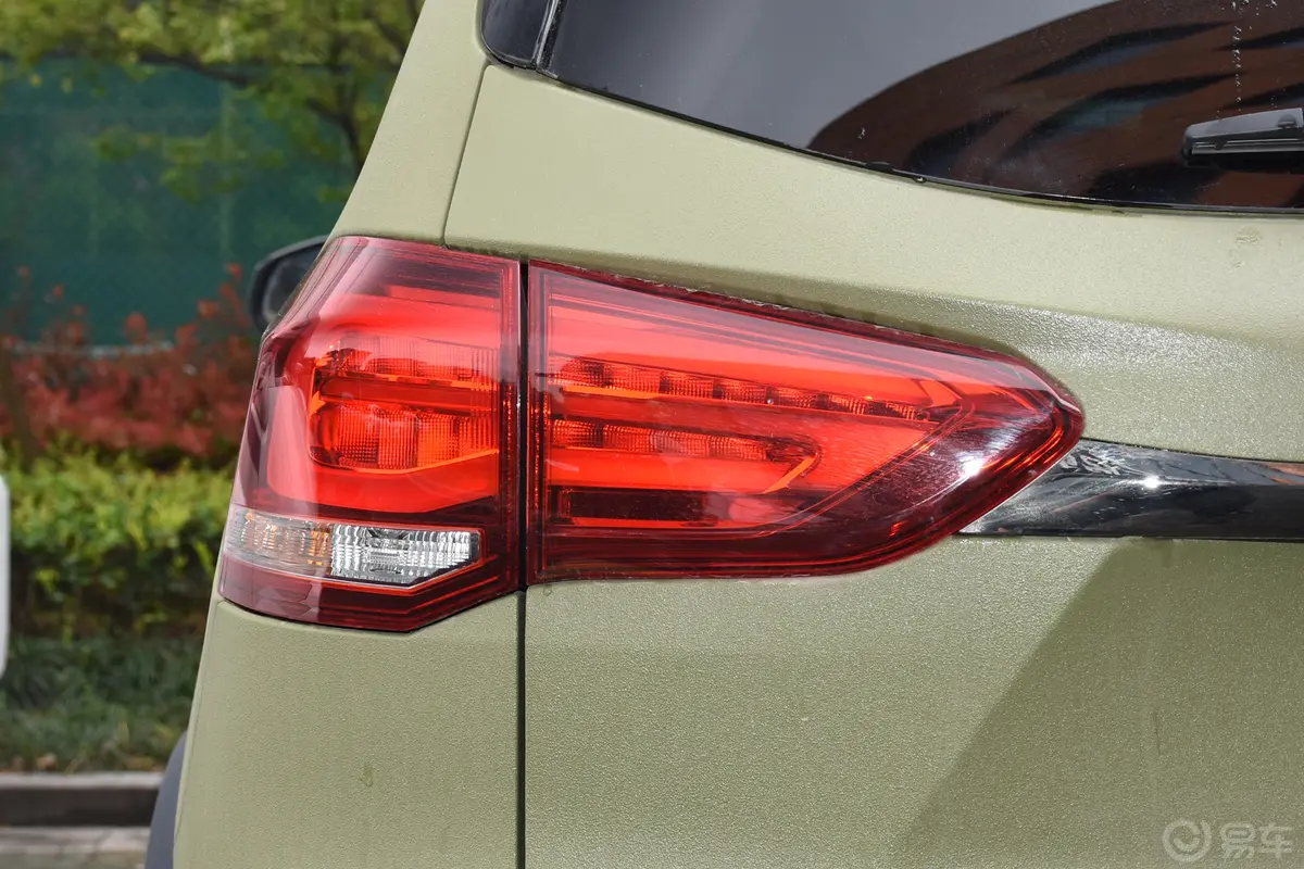 大通D90 Pro改款 2.0T 四驱亚马逊版 5座 柴油外观灯组