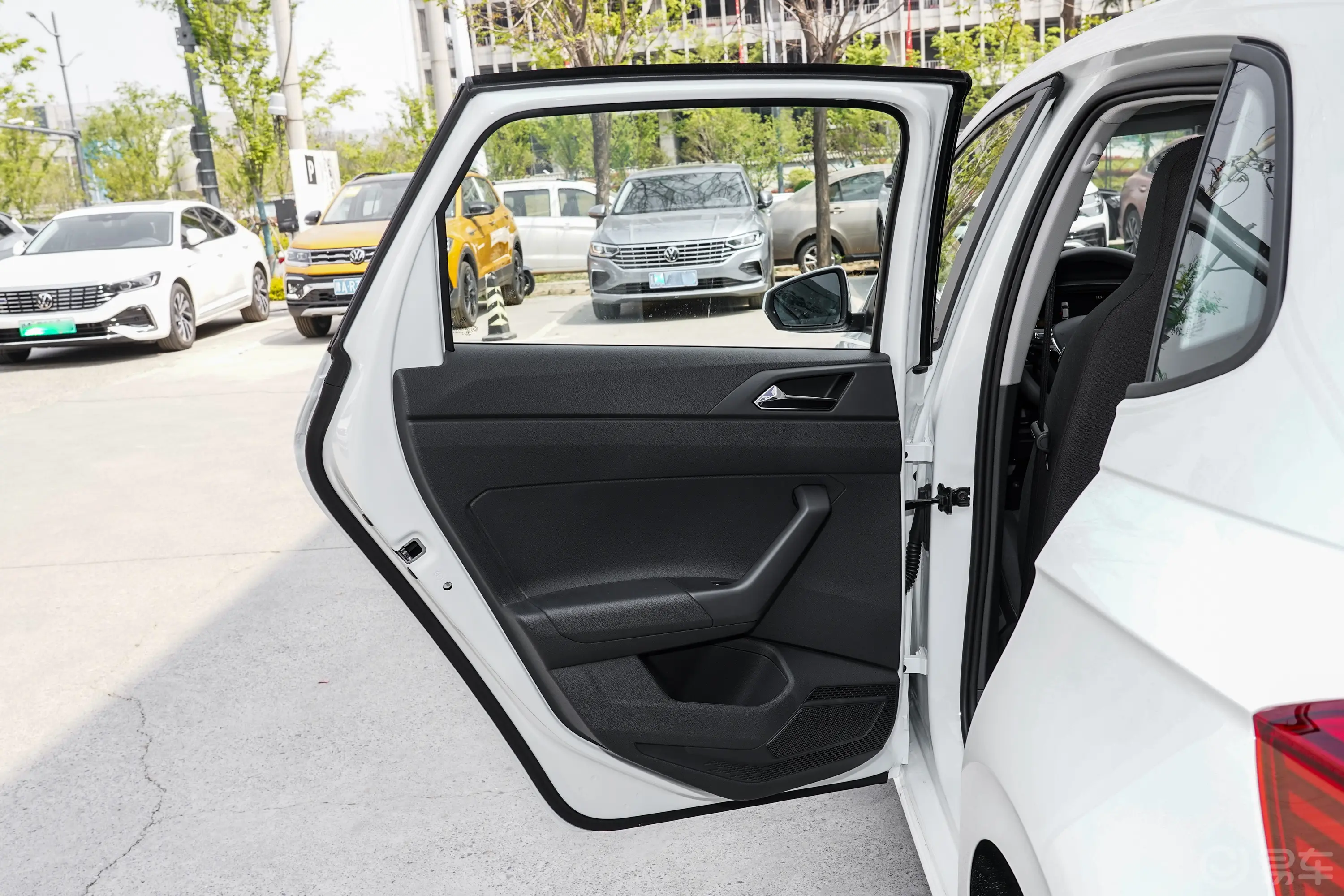 Polo改款 Plus 1.5L 自动纵情乐活版驾驶员侧后车门
