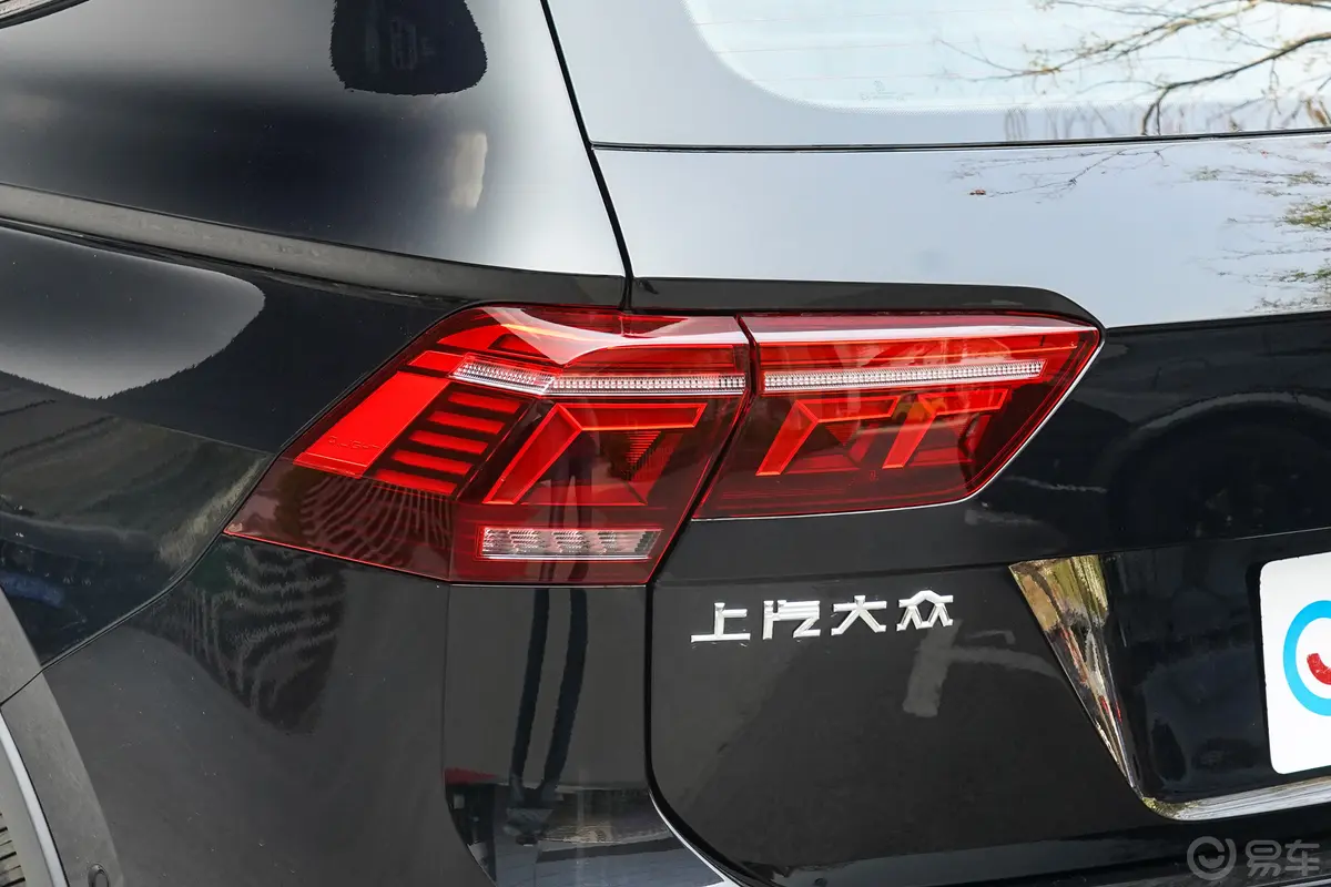 途观L改款 380TSI 四驱R-Line越享版 7座尾灯侧45度俯拍