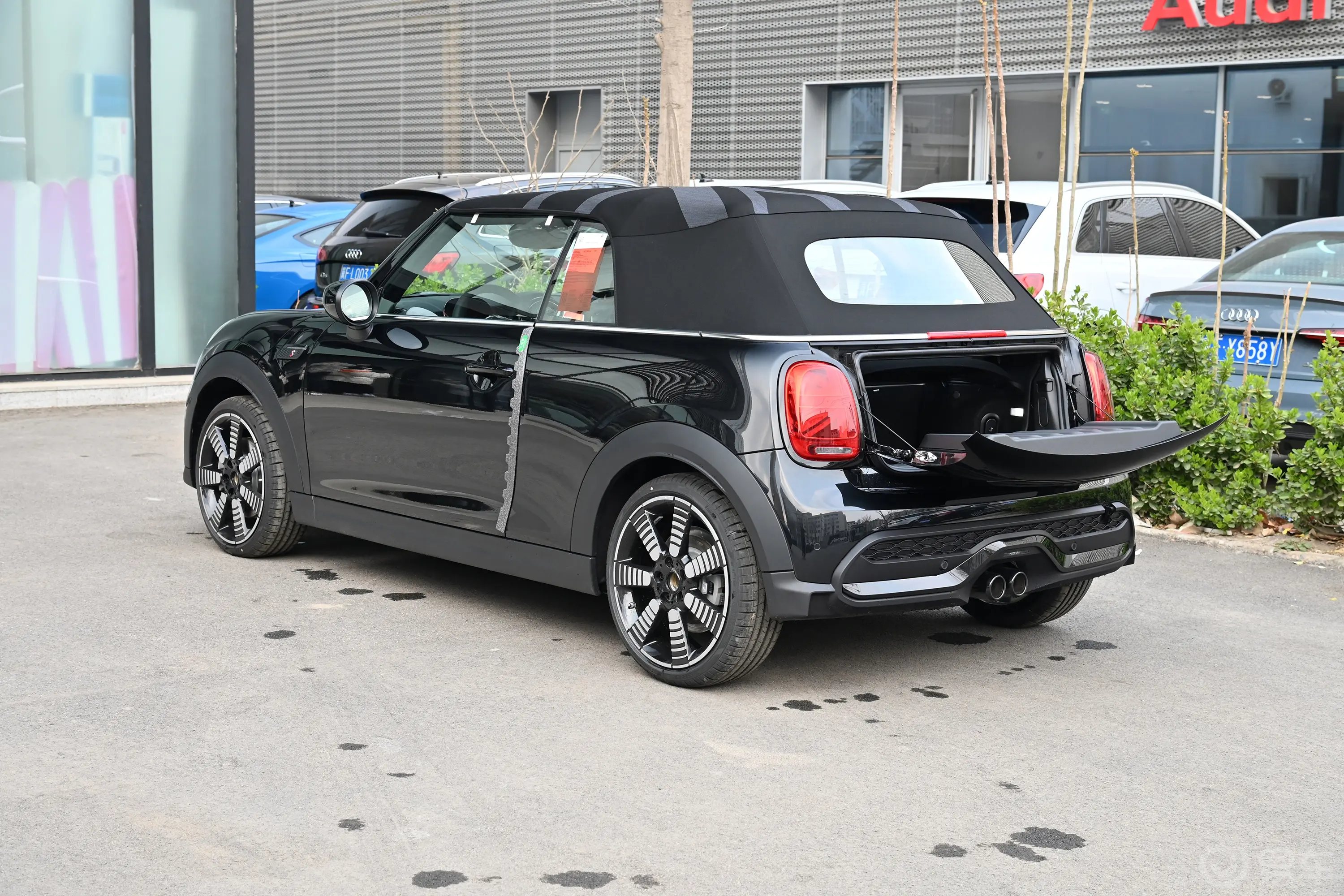 MINI CABRIO改款 2.0T COOPER S CABRIO 艺术家后备厢开启45度侧拍