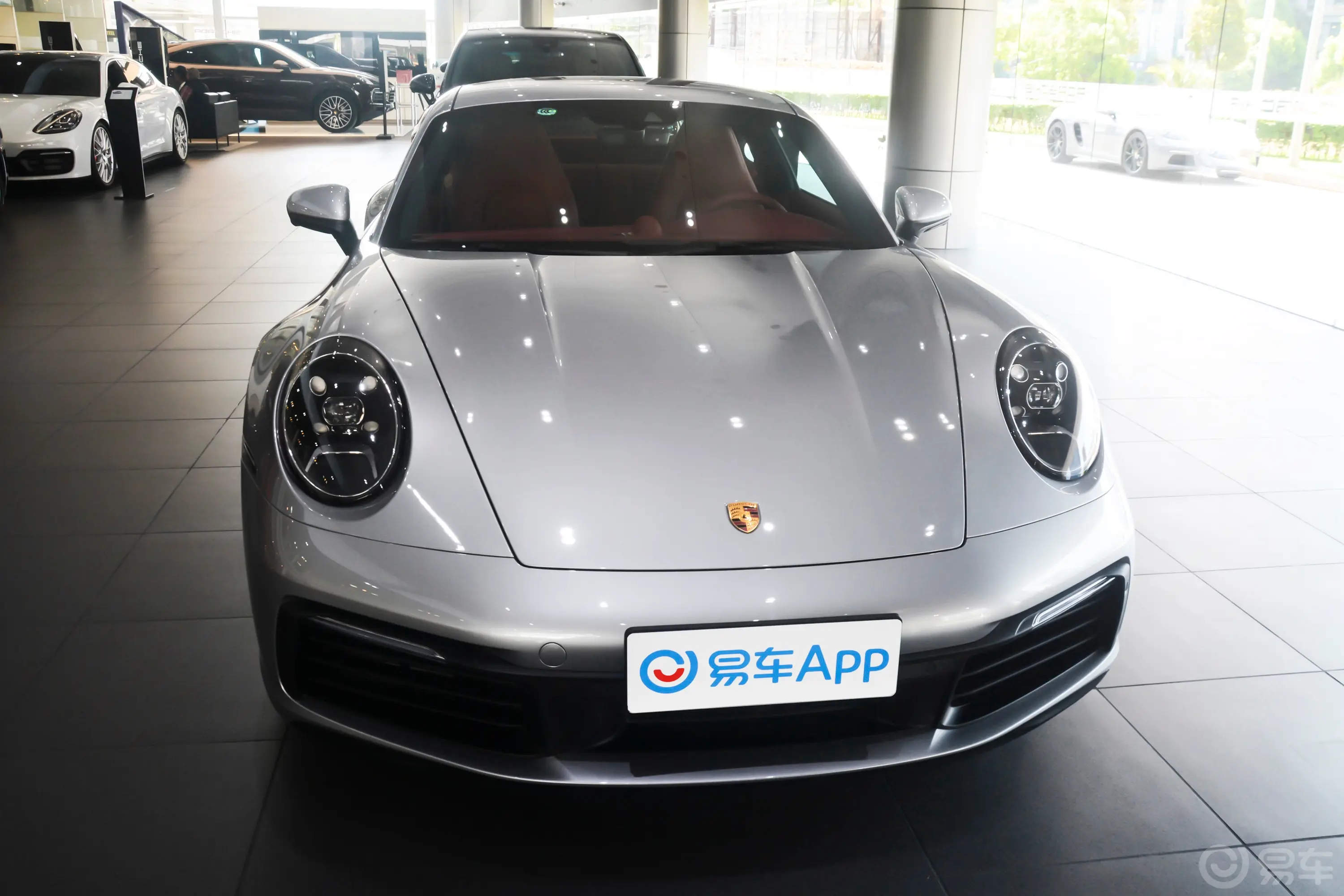 保时捷911Carrera 4 3.0T正前水平