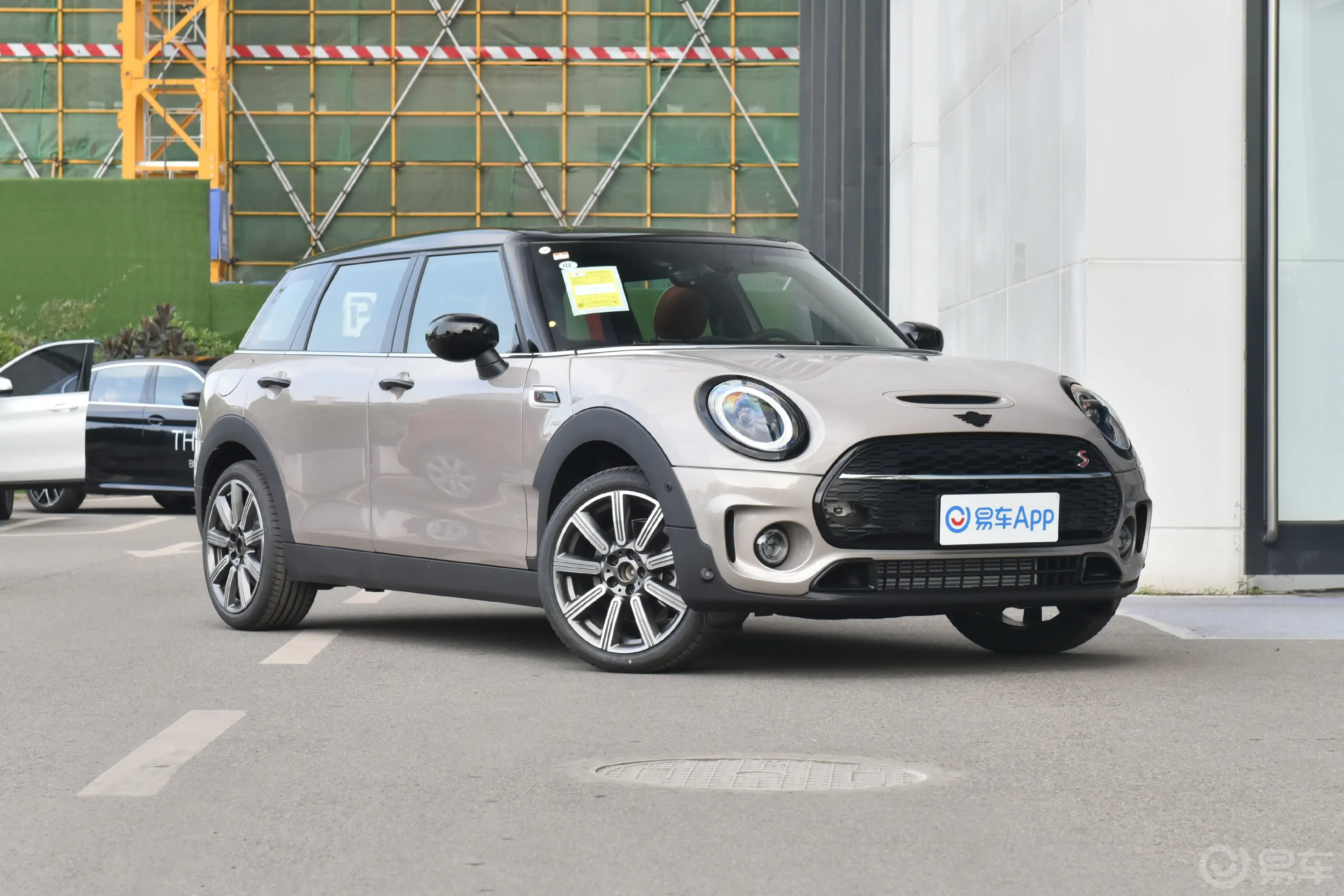 MINI CLUBMAN改款 2.0T COOPER S 鉴赏家侧前45度车头向右水平