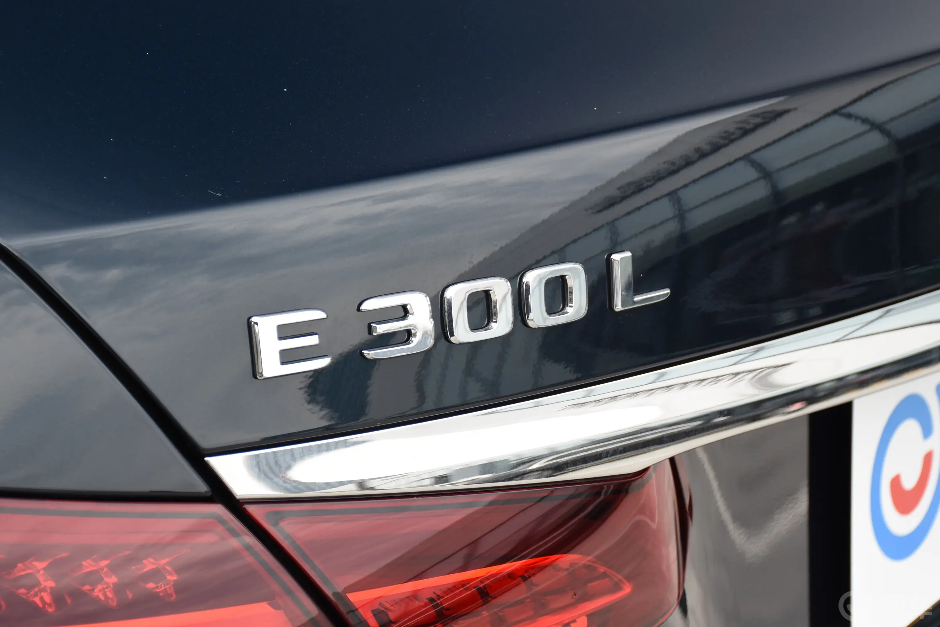 奔驰E级改款 E 300 L 运动豪华型外观细节