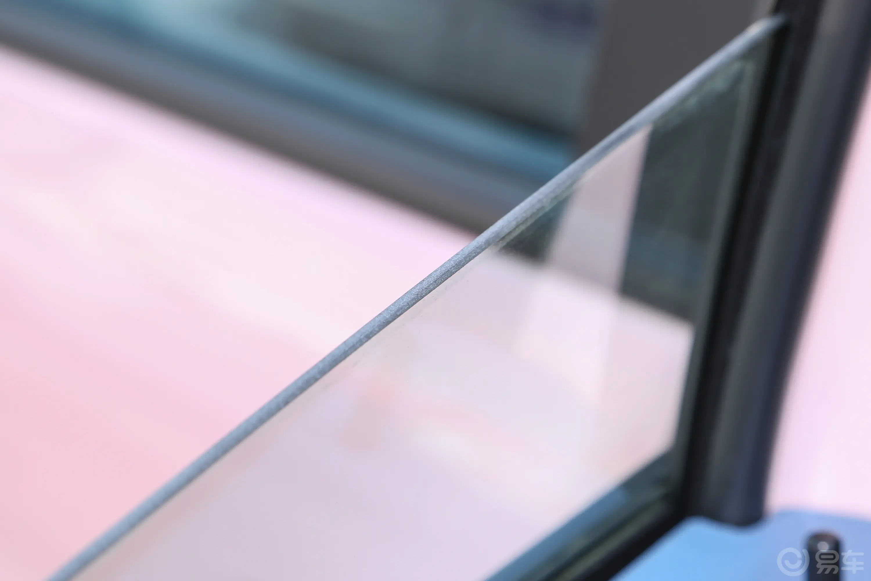 纳米BOX改款 轻风版 201km 标准型后排玻璃材质特写