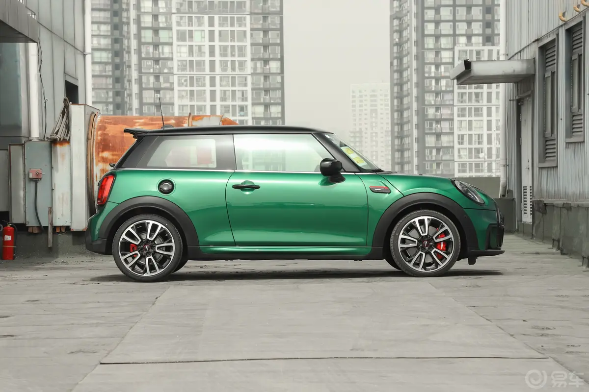 MINI JCW2.0T JOHN COOPER WORKS ALL-IN ULTIMATE终极版正侧车头向右水平