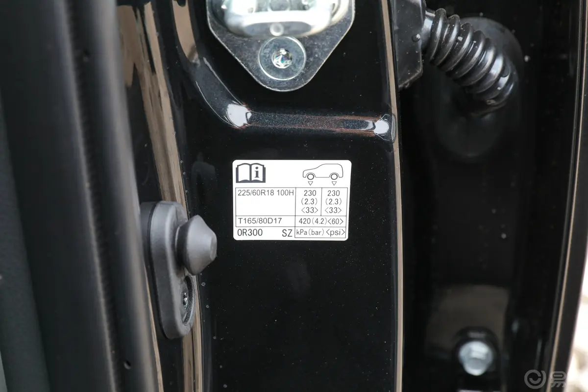 威兰达2.0L 两驱豪华PLUS版胎压信息铭牌