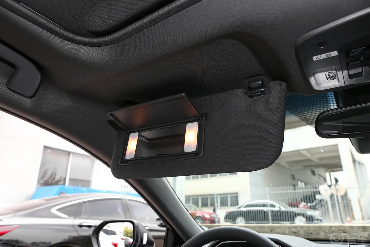 亚洲龙2.5L 自动豪华版驾驶位遮阳板