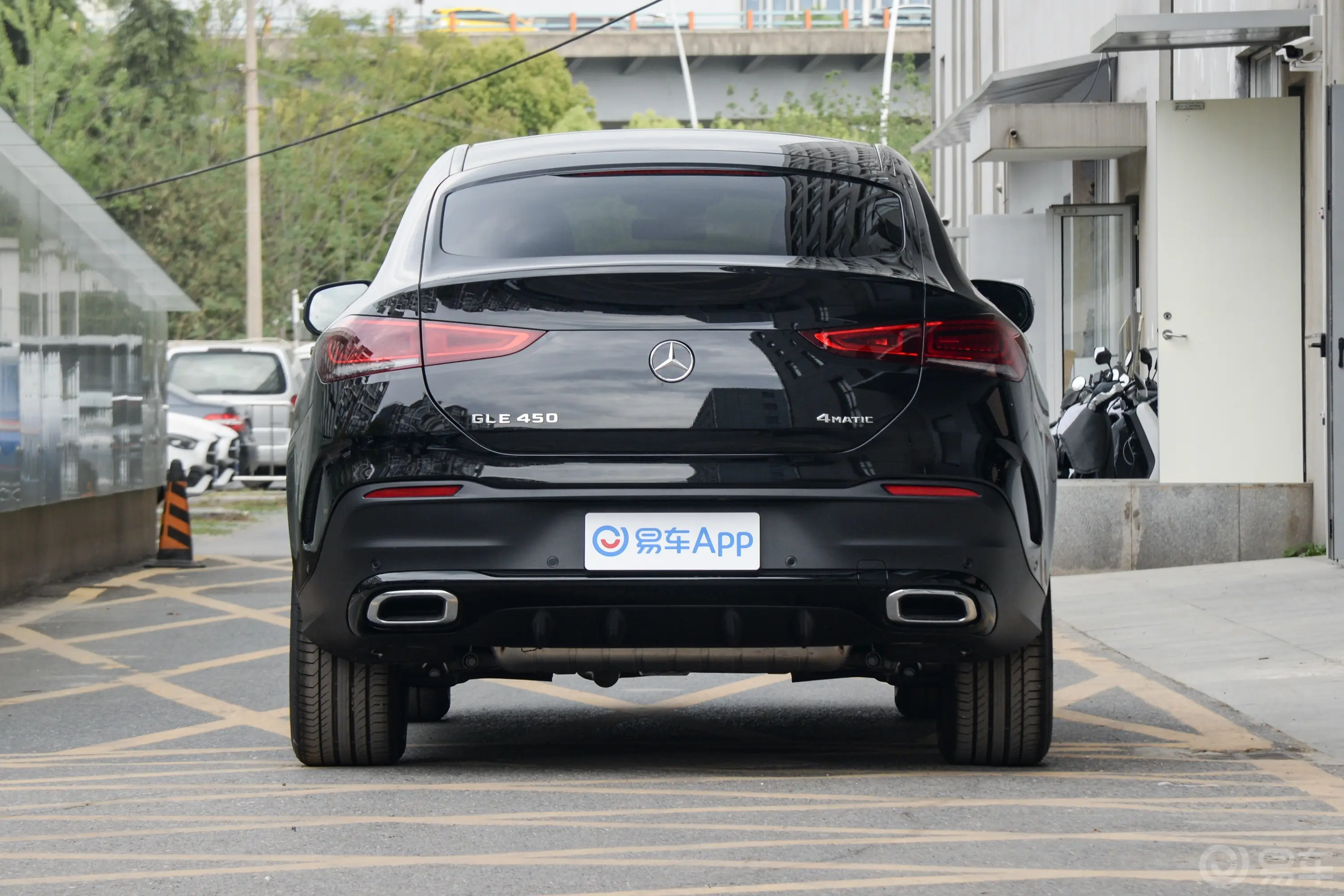 奔驰GLE轿跑GLE 450 4MATIC 轿跑SUV 时尚型正后水平