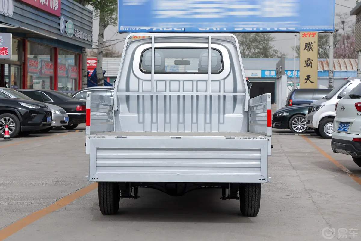 斑马1.5L 双排加长轴距栏板车舒适型后备厢