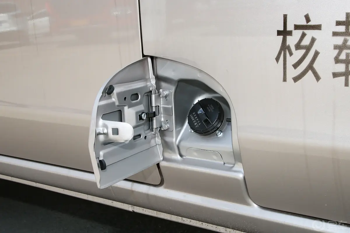 金杯小海狮X301.5L 客车财富型无空调版 5/6/7座 CNG油箱盖