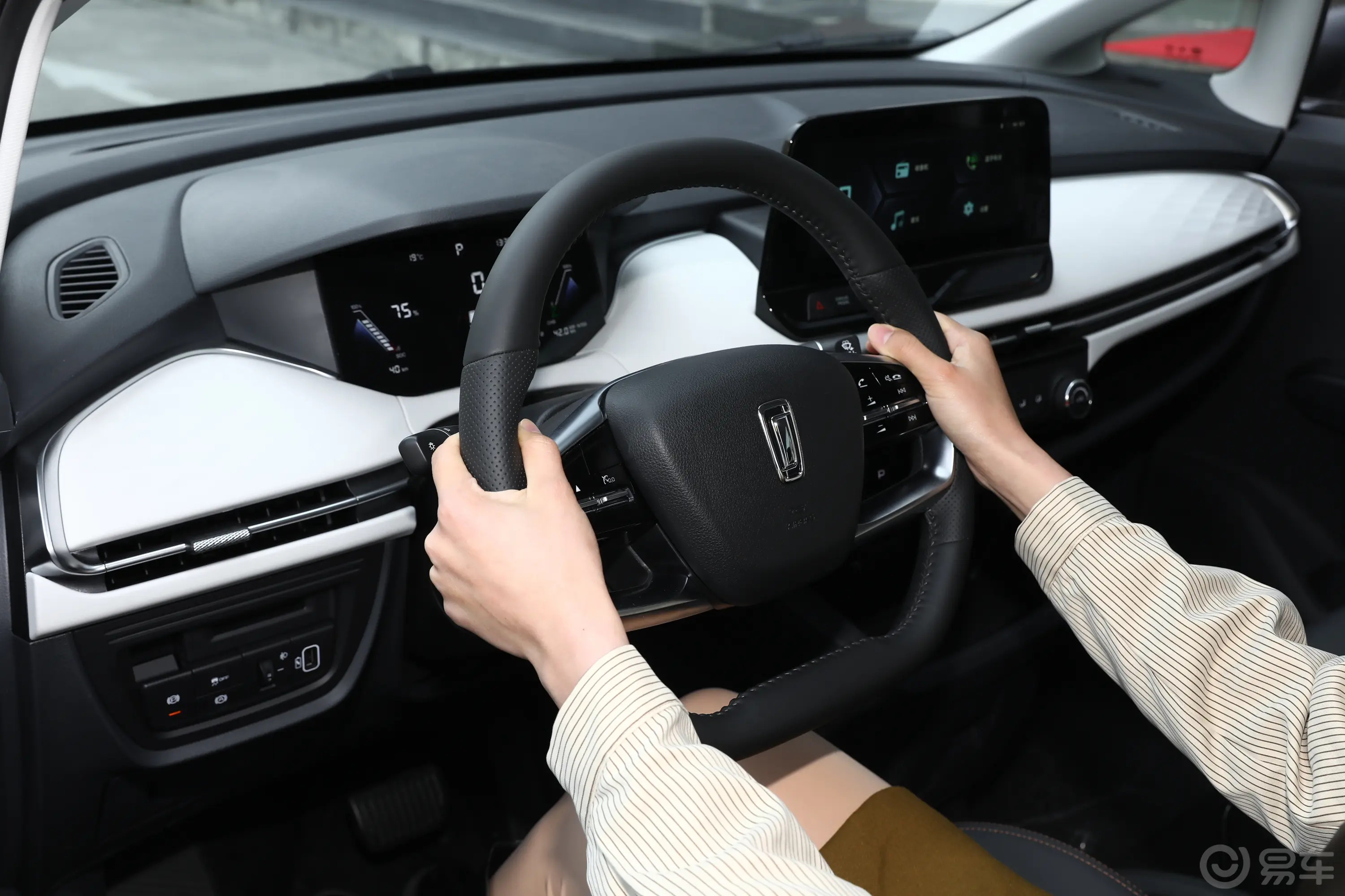 奔腾NATPRO 425km 舒享出行版主驾驶位