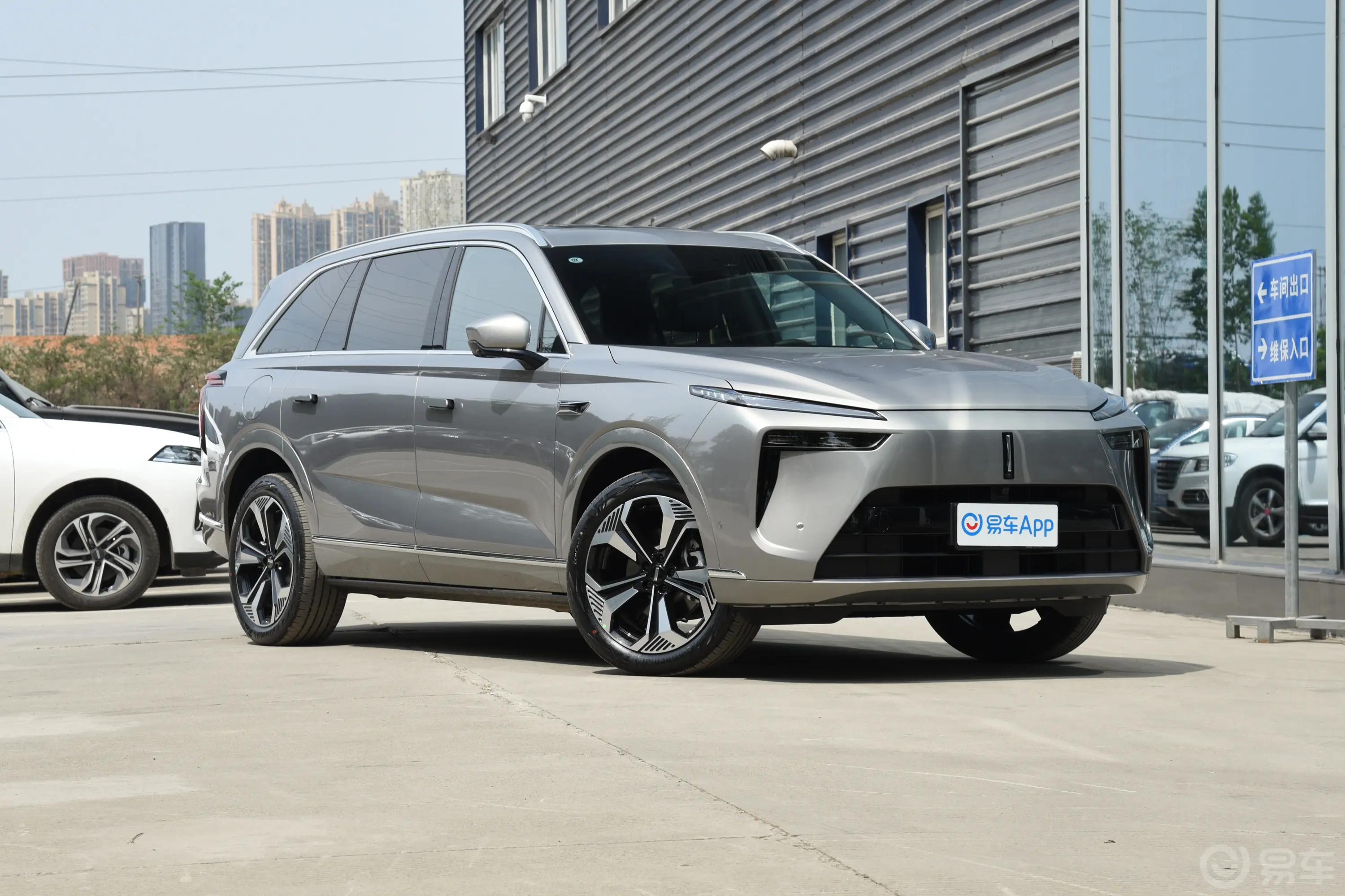 蓝山 DHT PHEV1.5T 180km 四驱超长续航版侧前45度车头向右水平