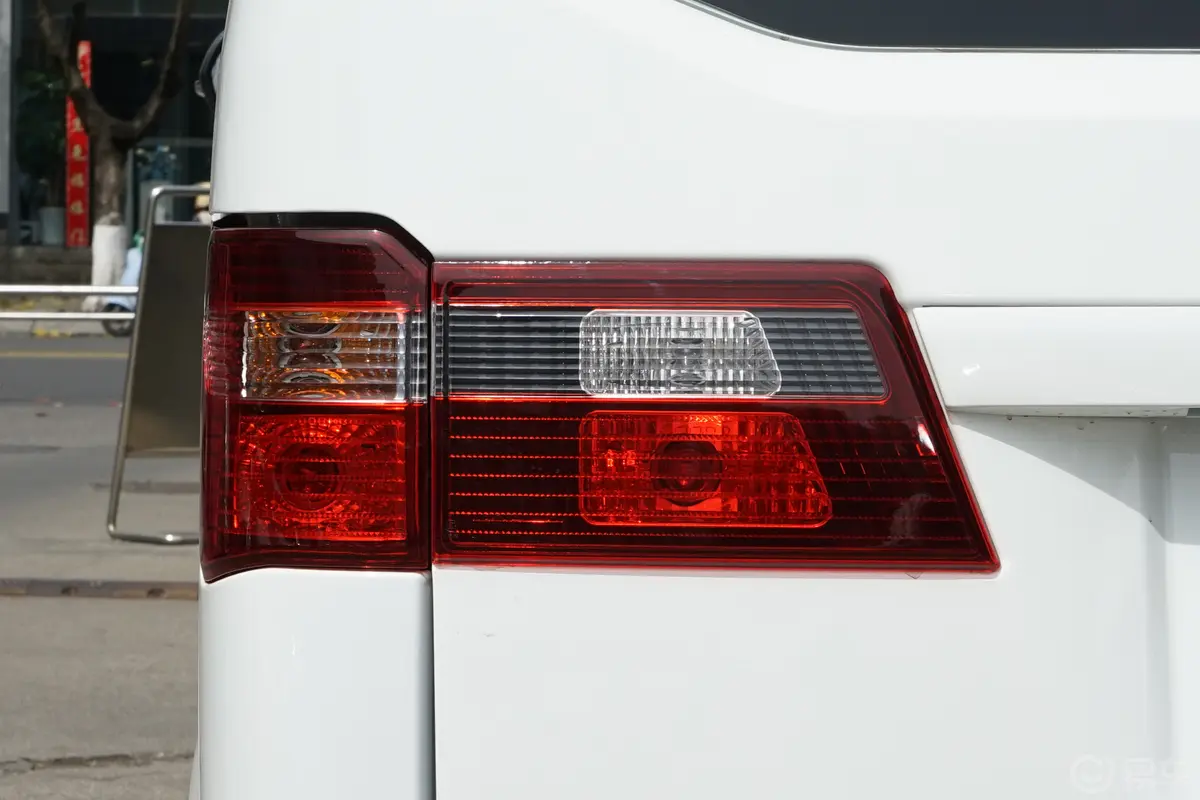 金海狮M经典工程狮 1.5L 客车 5座外观灯组