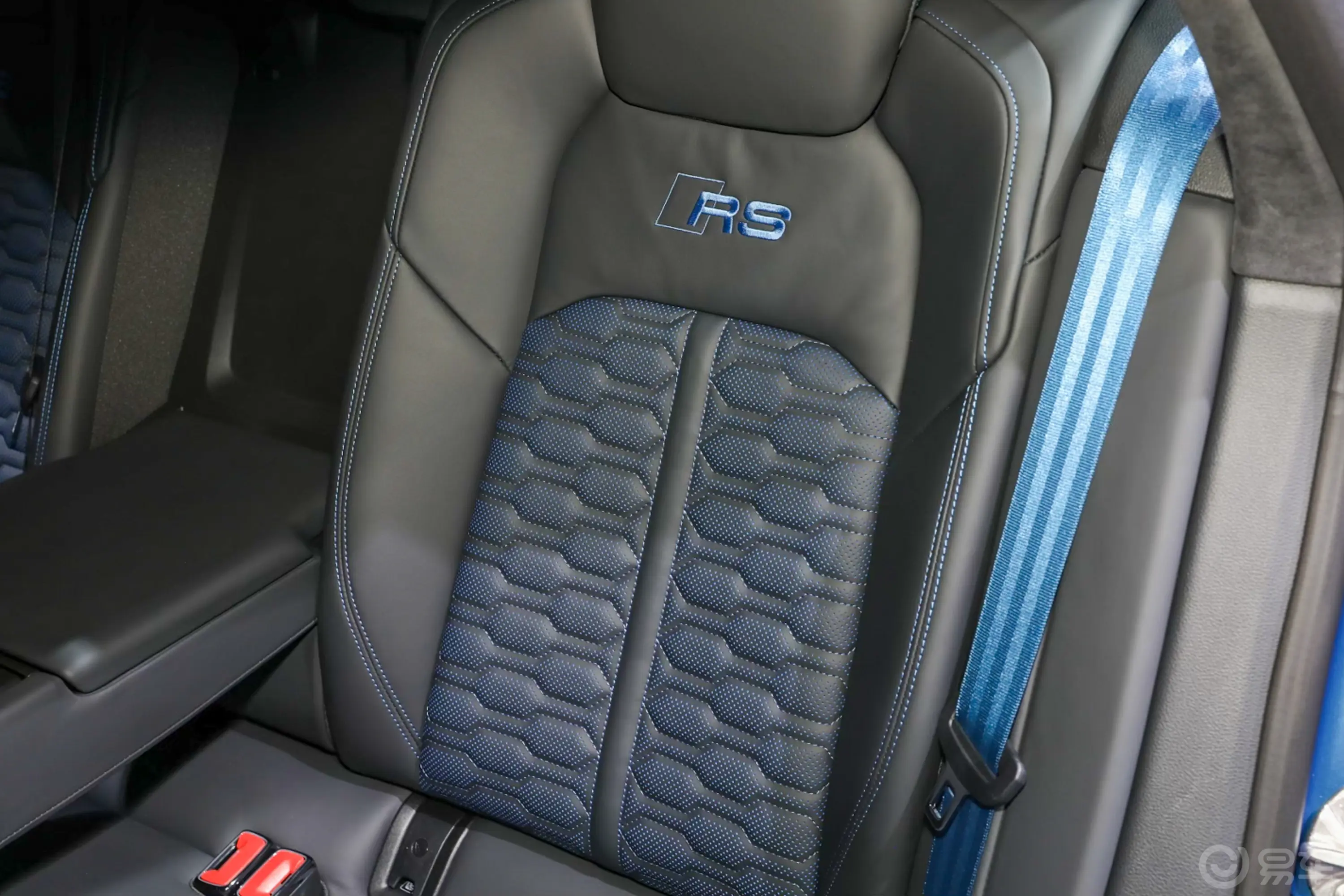 奥迪RS 74.0T Sportback Performance空间