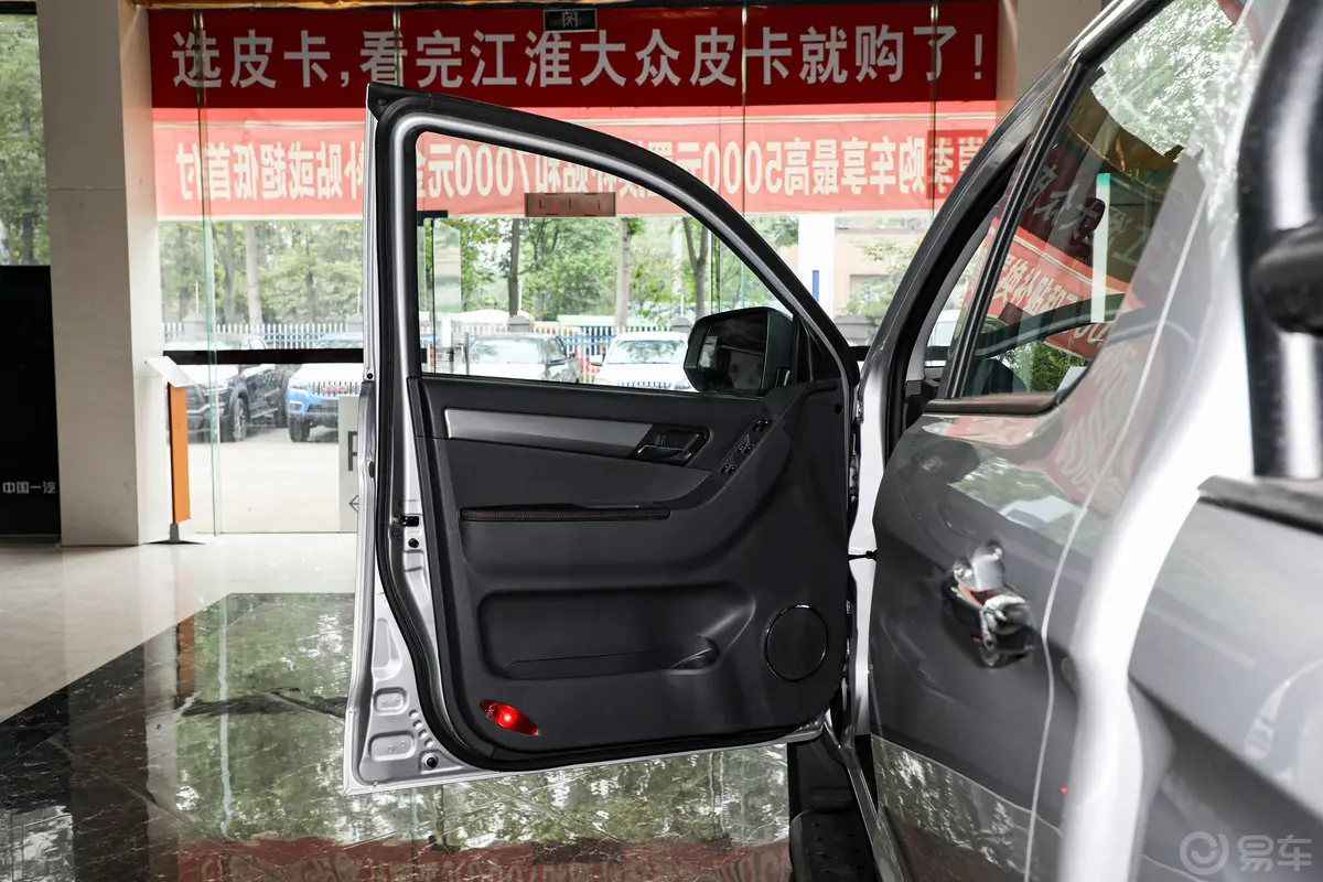 江淮T6工程版 2.0T 四驱长轴豪华型 柴油驾驶员侧前车门