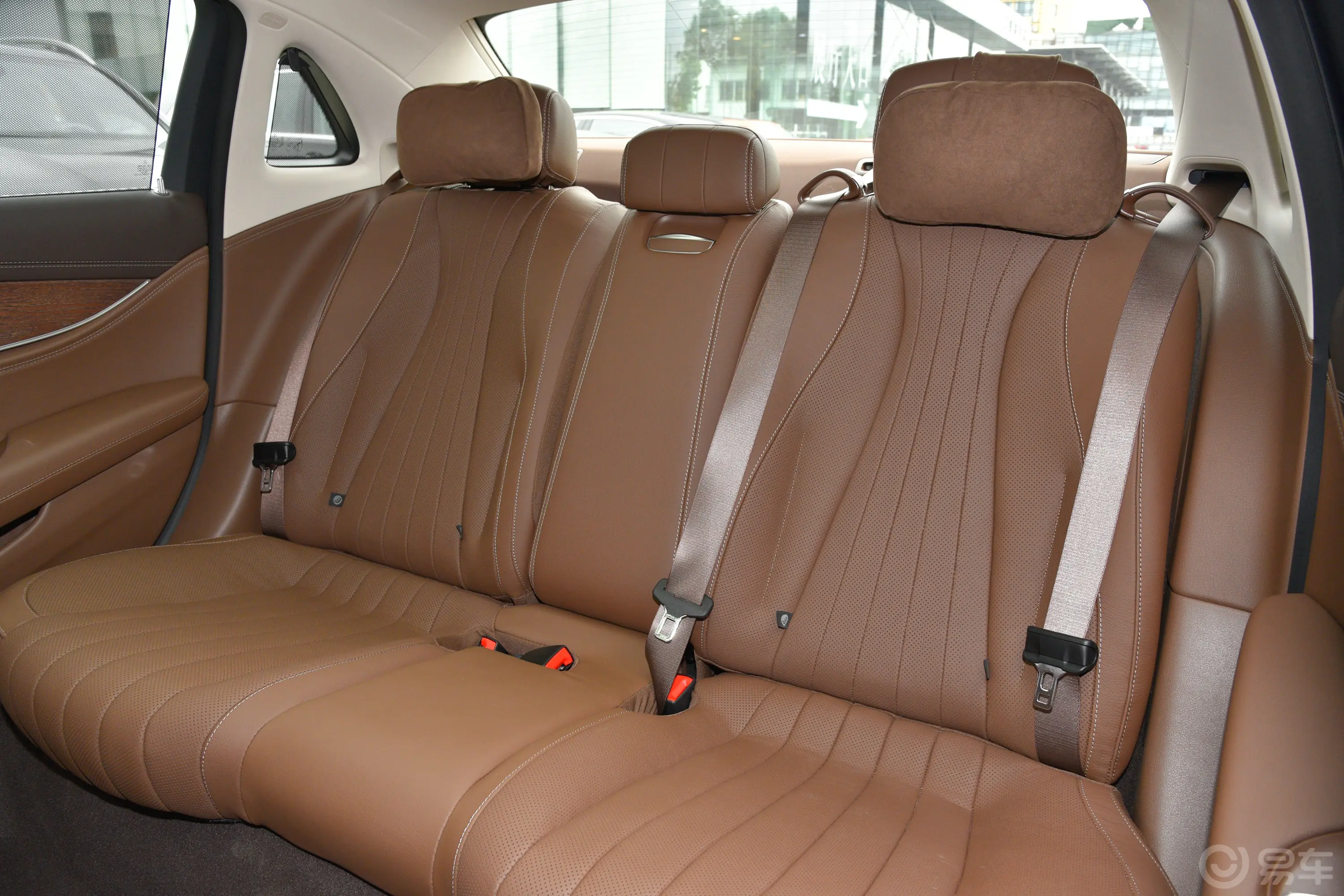 奔驰E级改款 E 300 L 尊贵型后排空调控制键