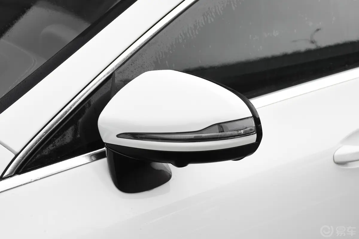 奔驰CLS改款 CLS 300 动感型主驾驶后视镜背面