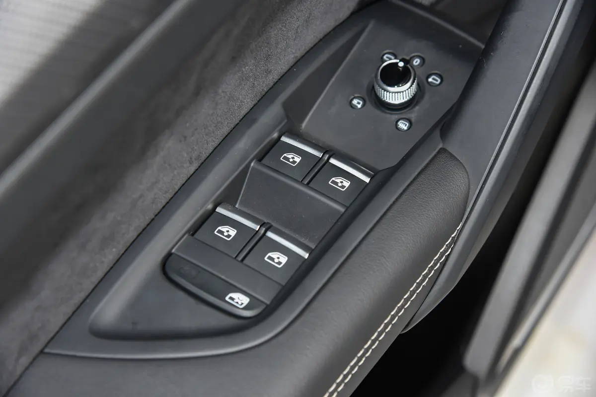 奥迪Q5L Sportback改款 45 TFSI 豪华型车窗调节整体