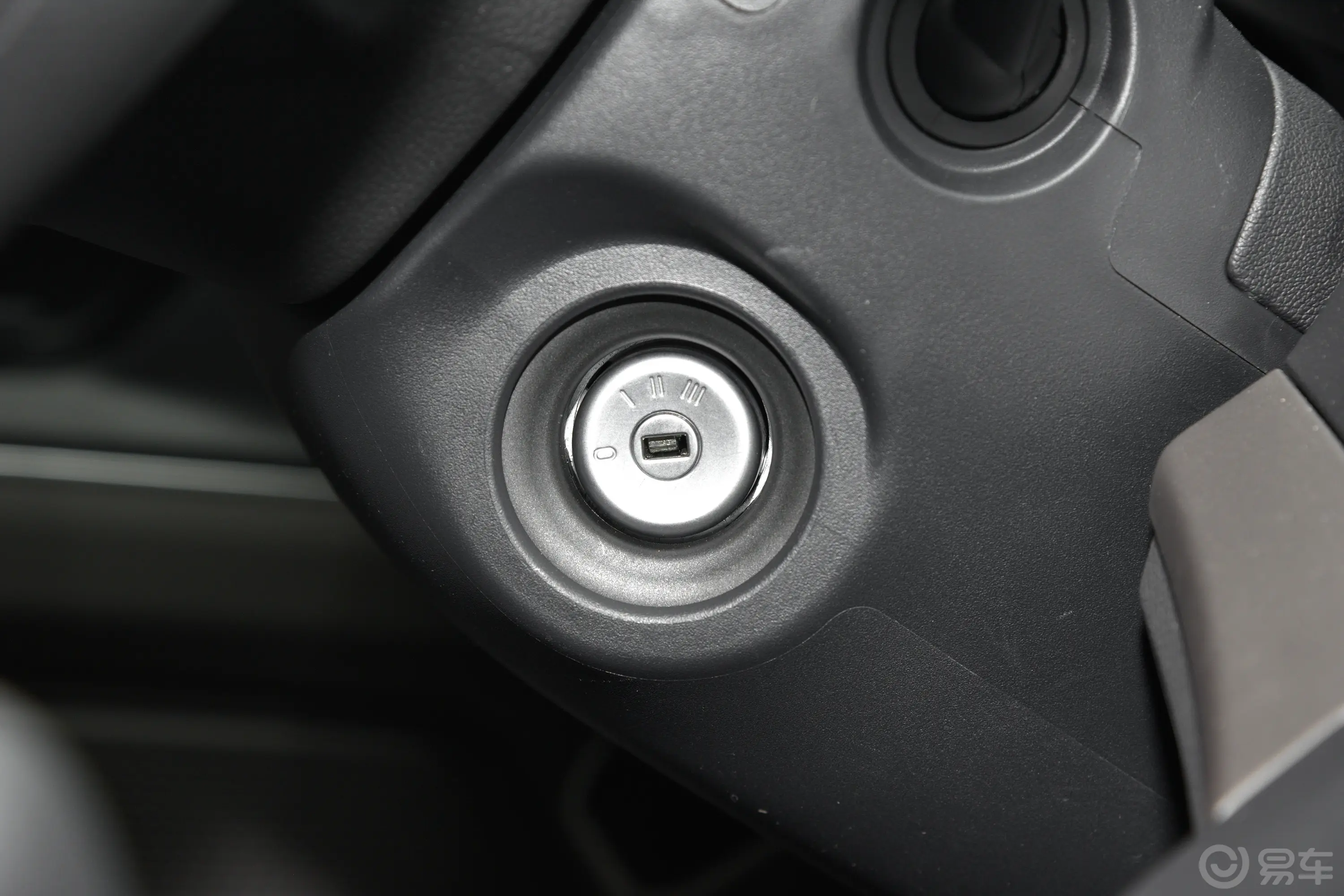 全顺2.0T 手动多功能商用车短轴低顶 5/6座 柴油钥匙孔或一键启动按键