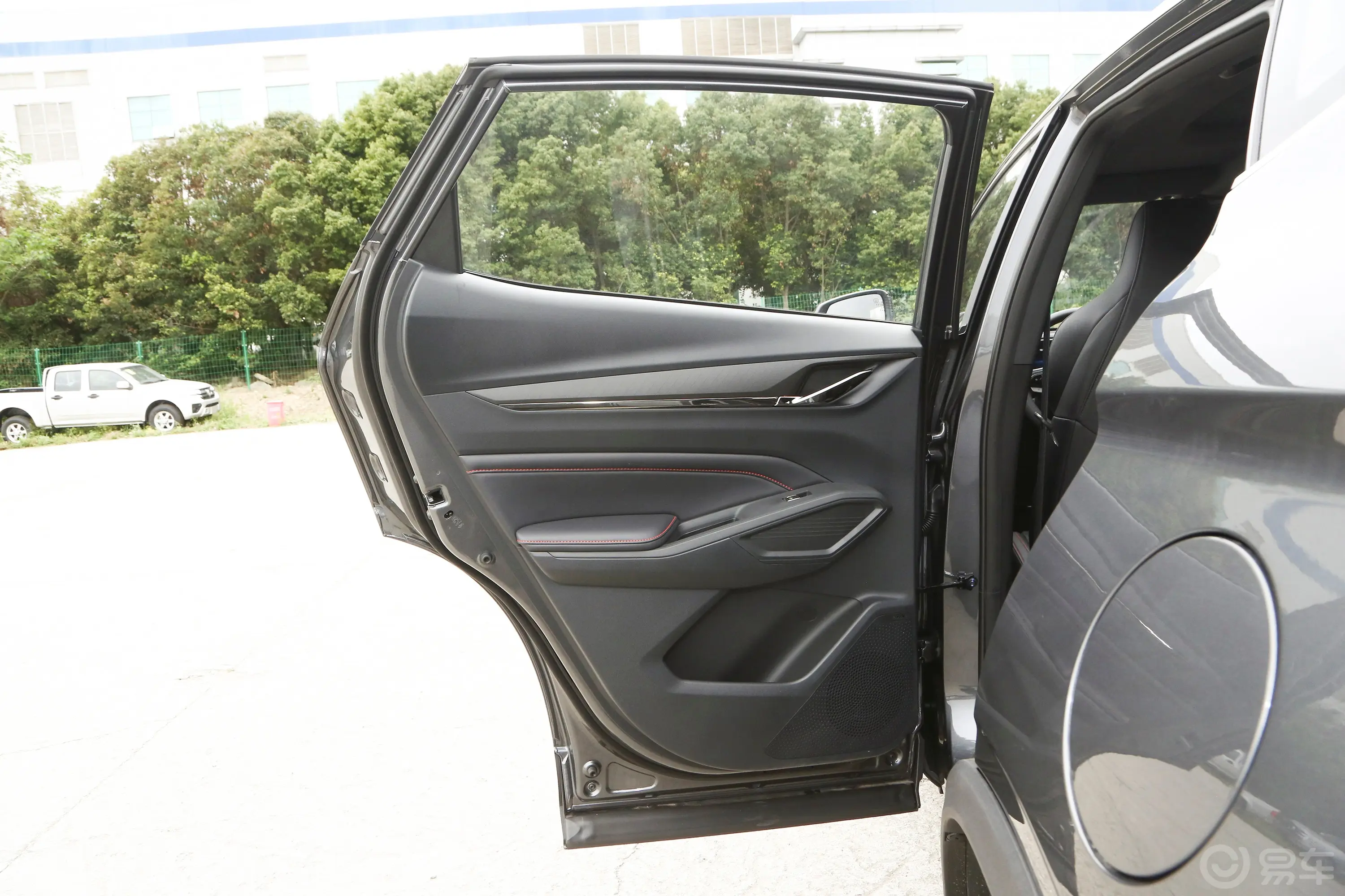 长安欧尚X5 PLUS改款 1.5T 领航型驾驶员侧后车门