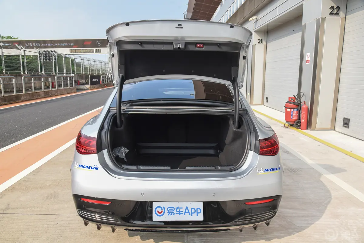 奔驰EQE AMGEQE AMG 53 4MATIC+后备厢