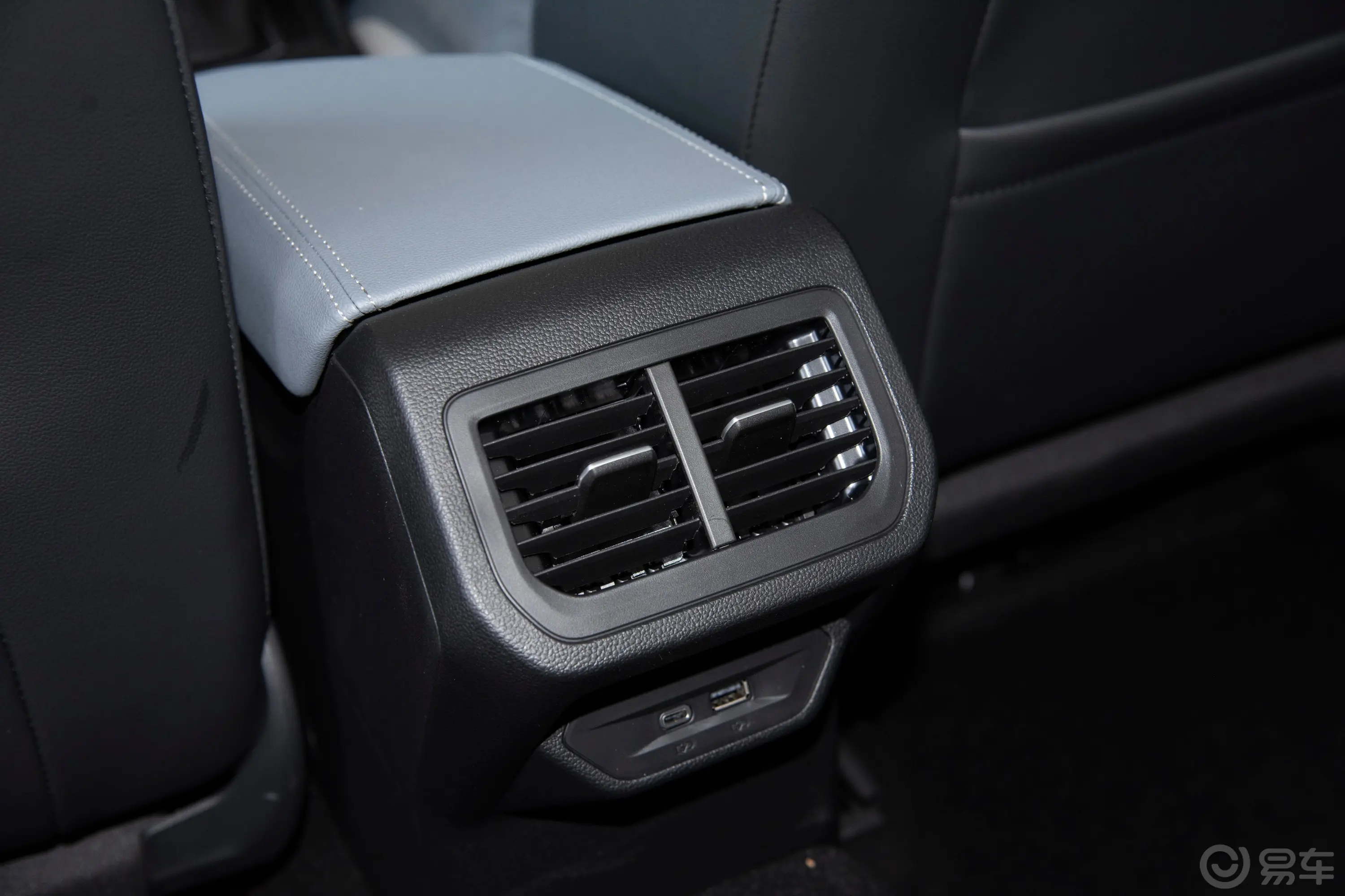 朗逸改款 1.5L 自动满逸版后排空调控制键