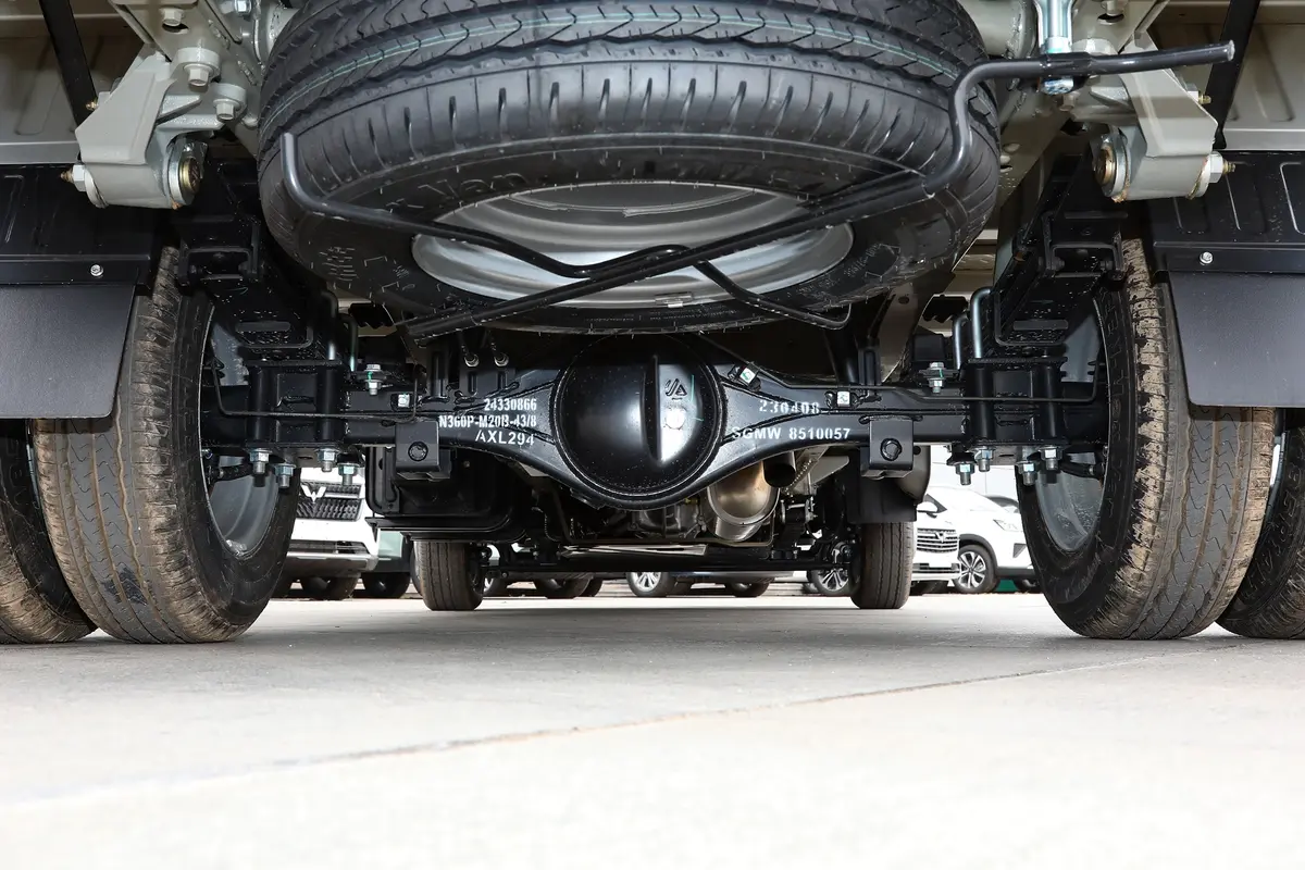 五菱龙卡2.0L 基本型后悬架整体