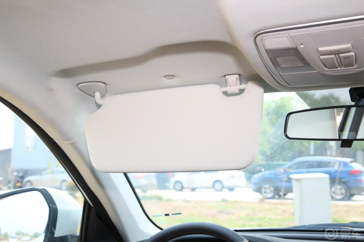 长安欧尚X7 PLUS畅享版 1.5T 手动家悦型 7座驾驶位遮阳板